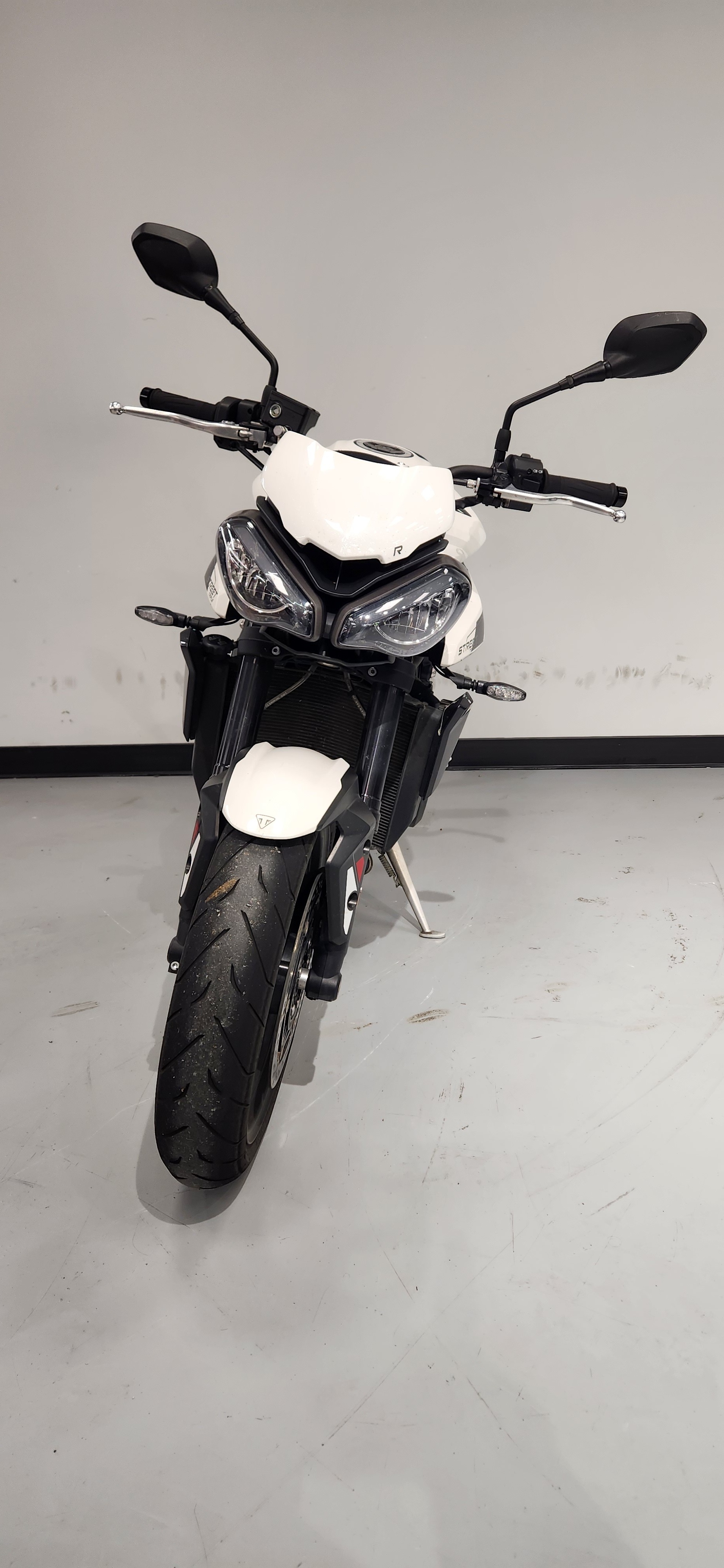 TRIUMPH STREET TRIPLE 765 R