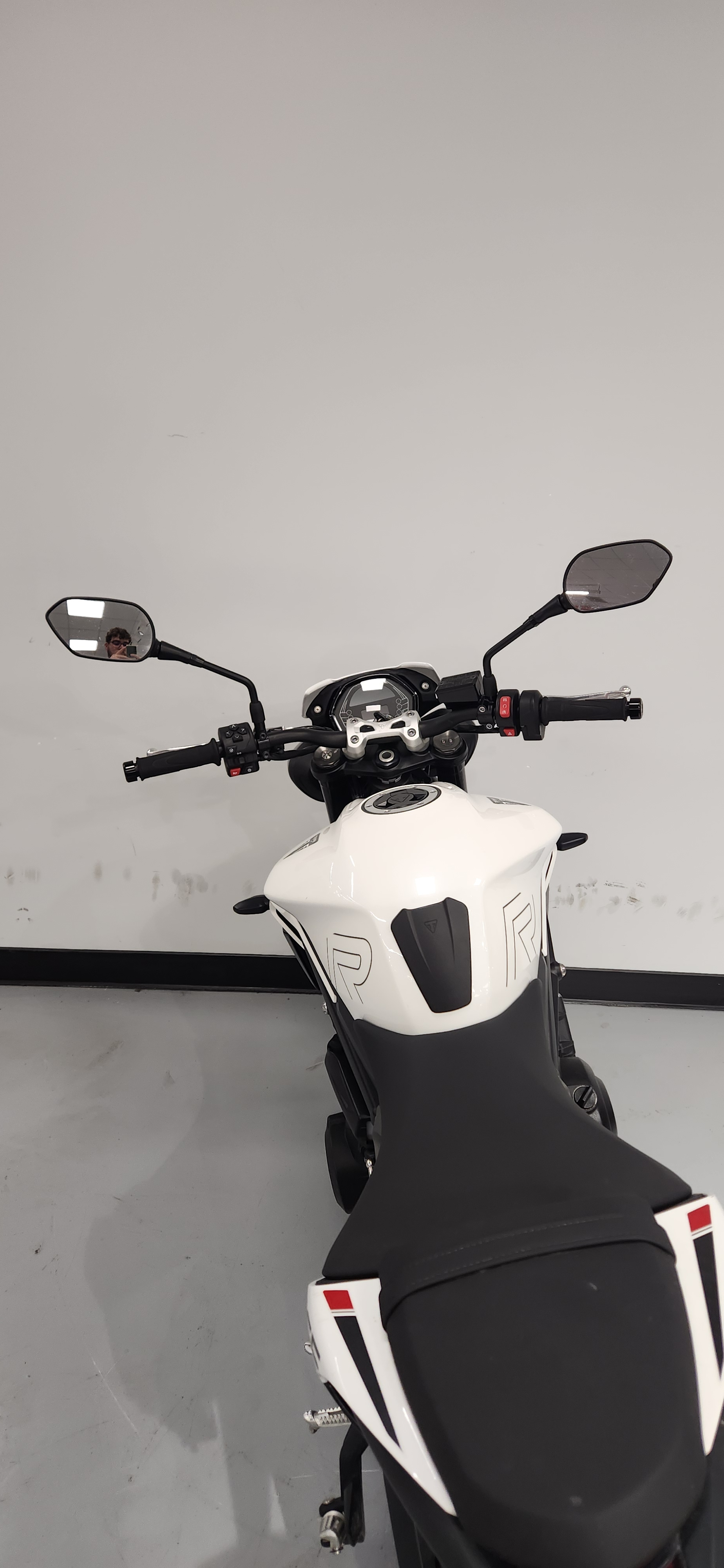 TRIUMPH STREET TRIPLE 765 R