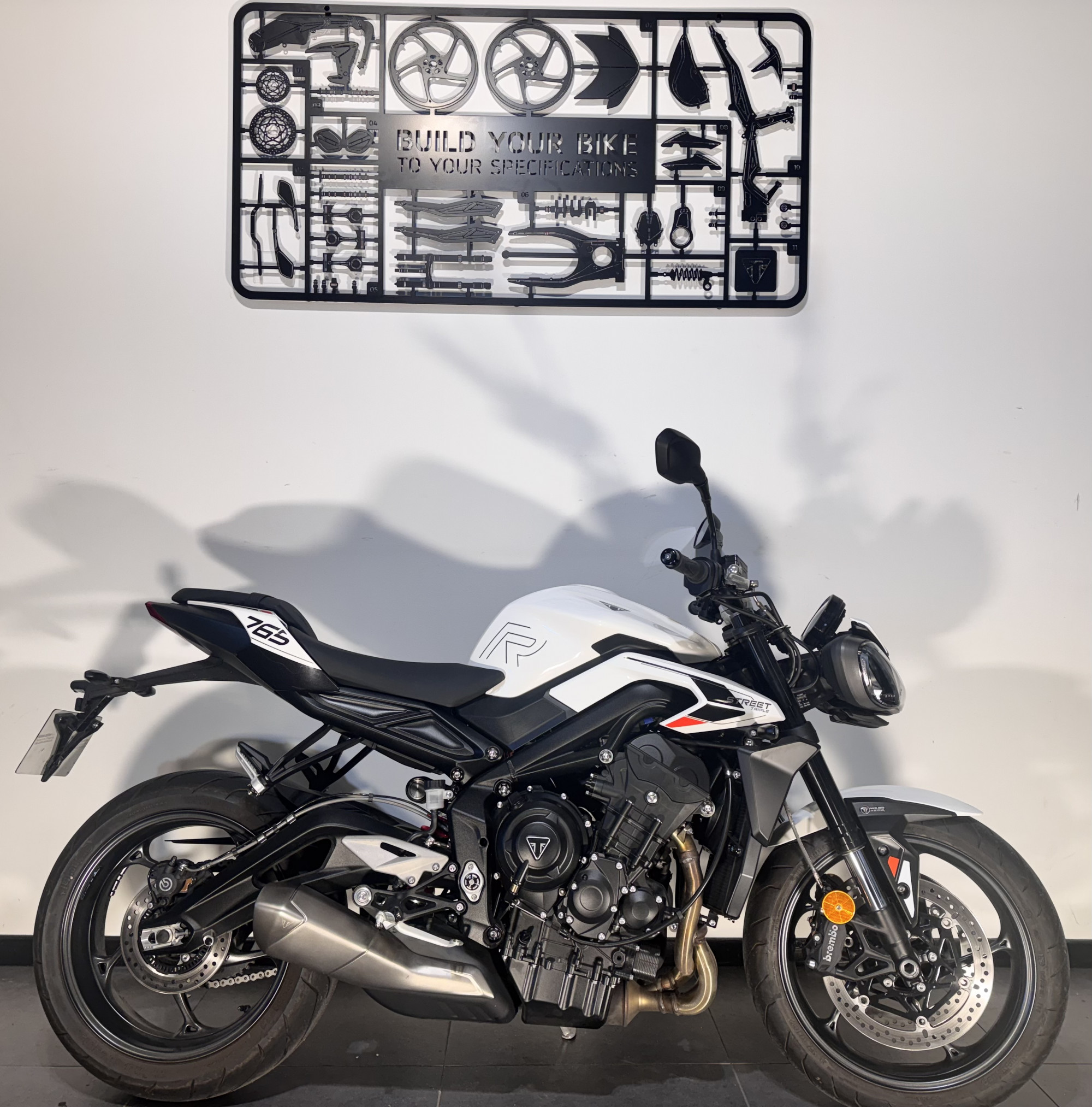 TRIUMPH STREET TRIPLE 765 R