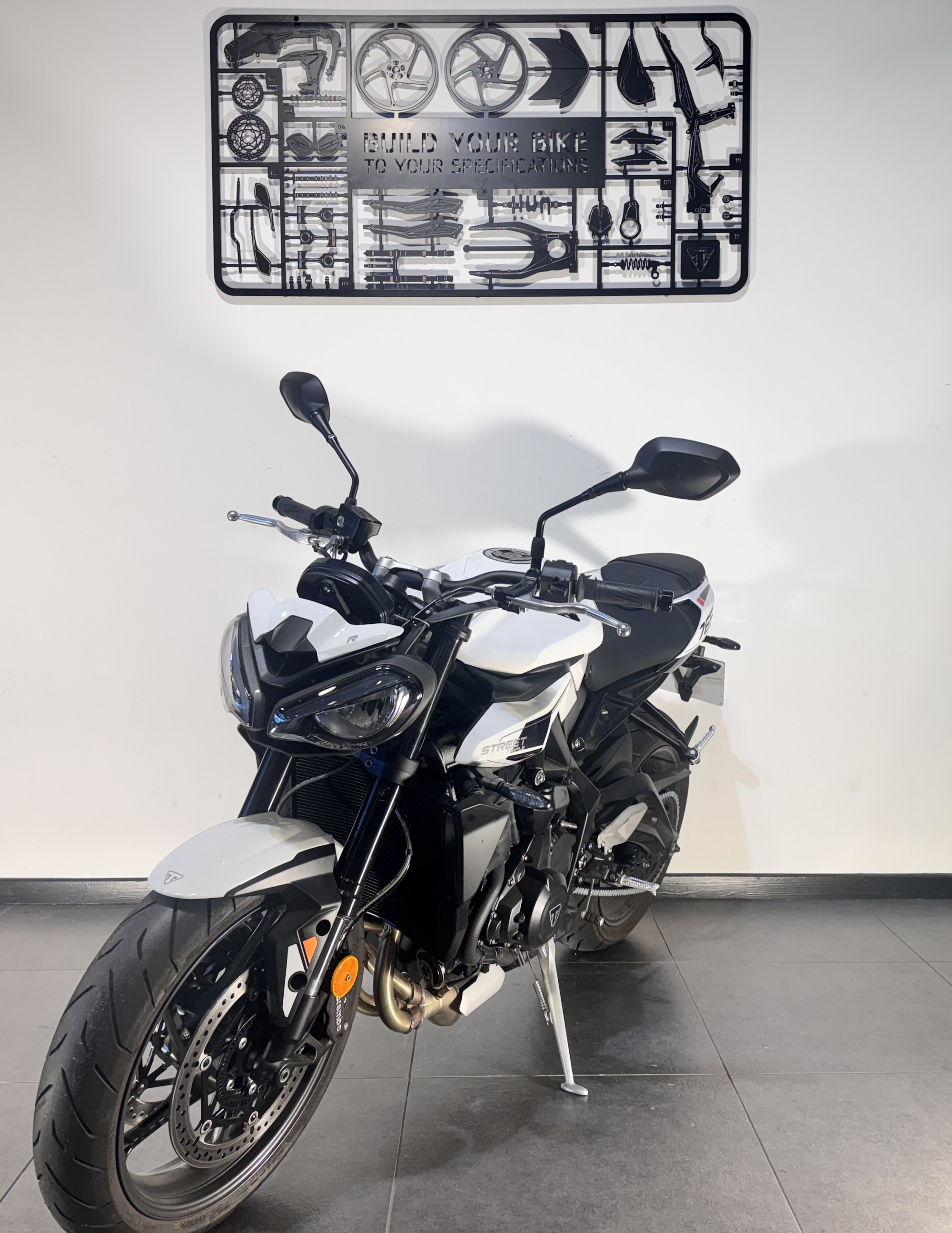 TRIUMPH STREET TRIPLE 765 R