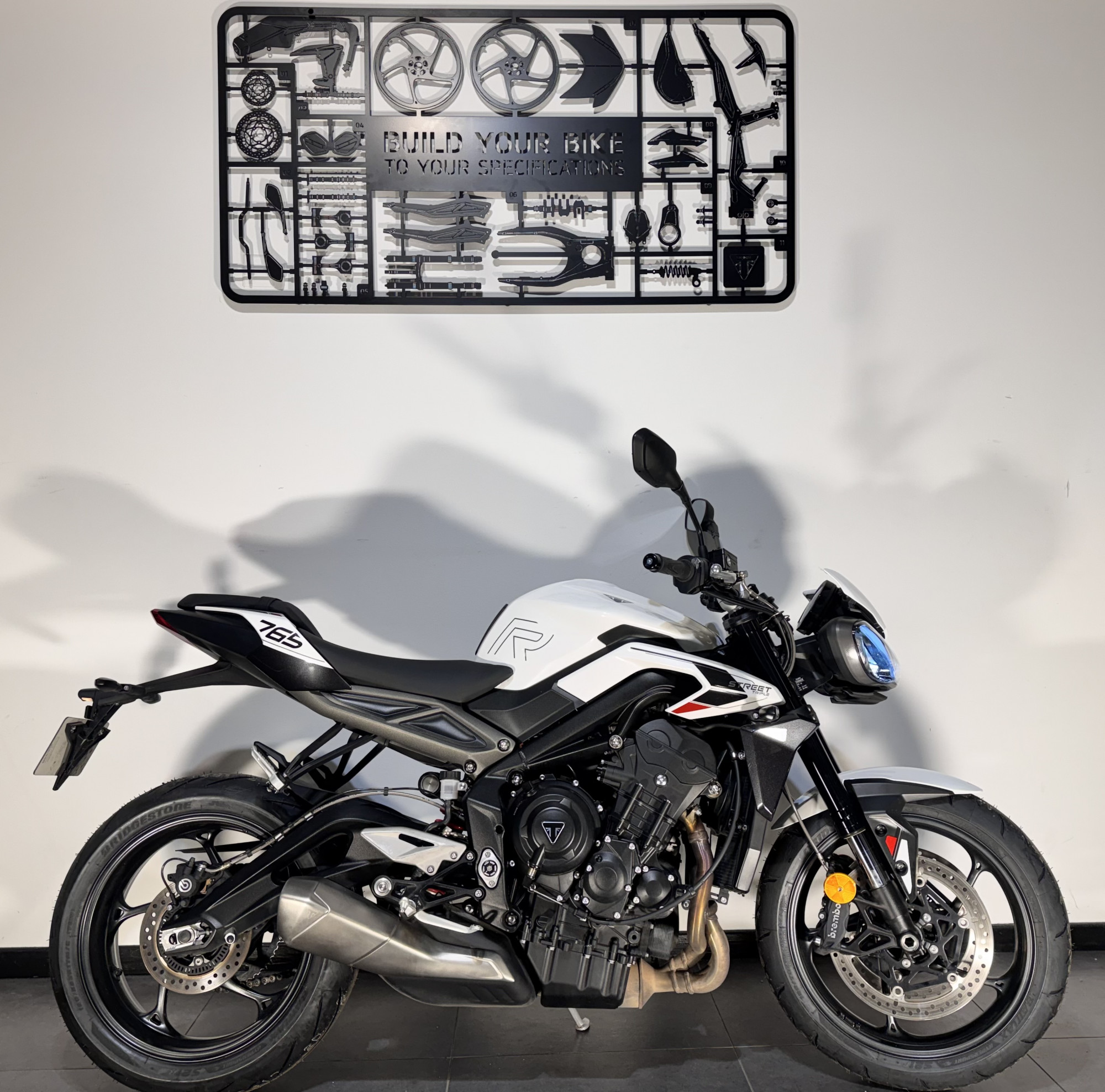 TRIUMPH STREET TRIPLE 765 R