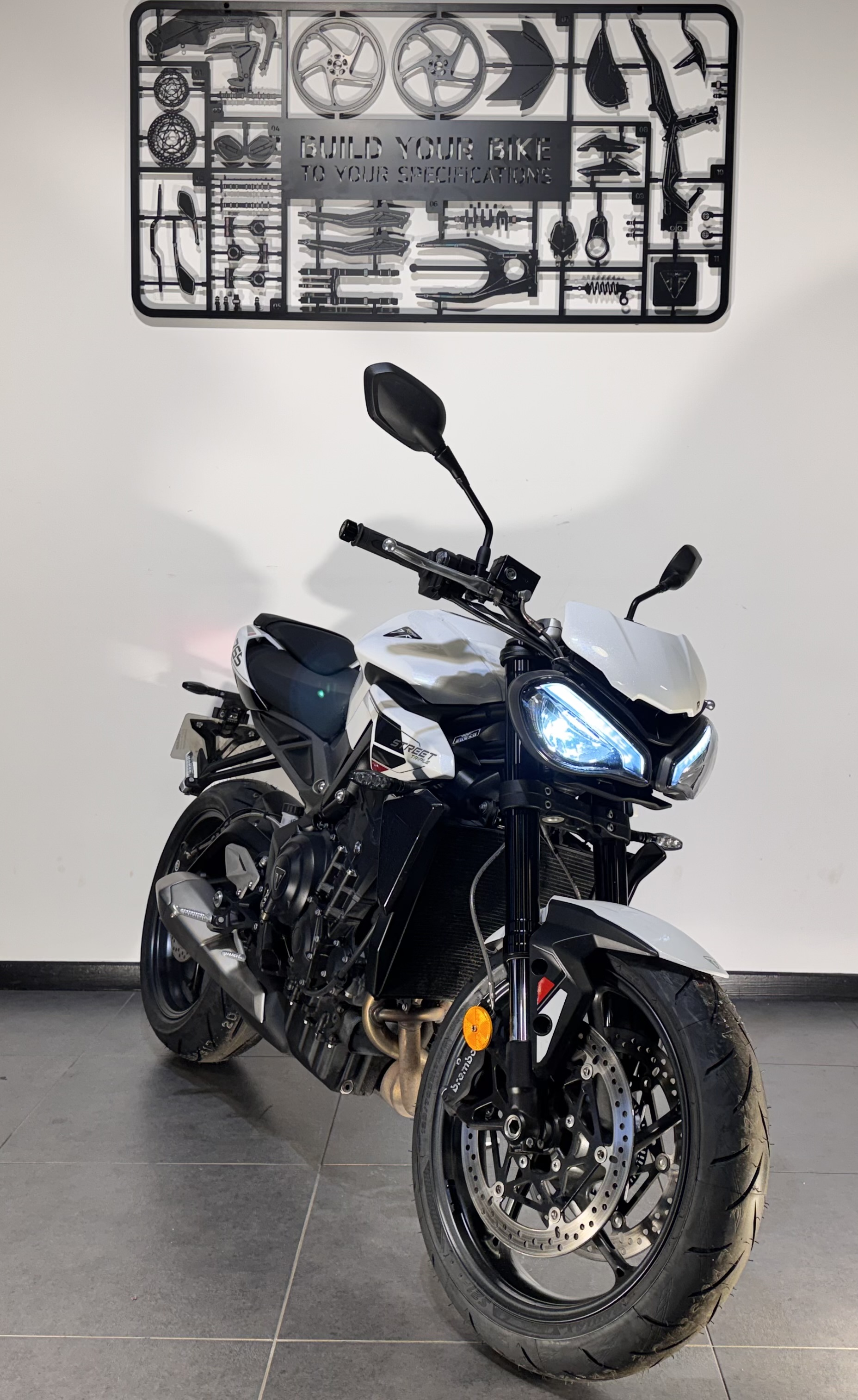 TRIUMPH STREET TRIPLE 765 R