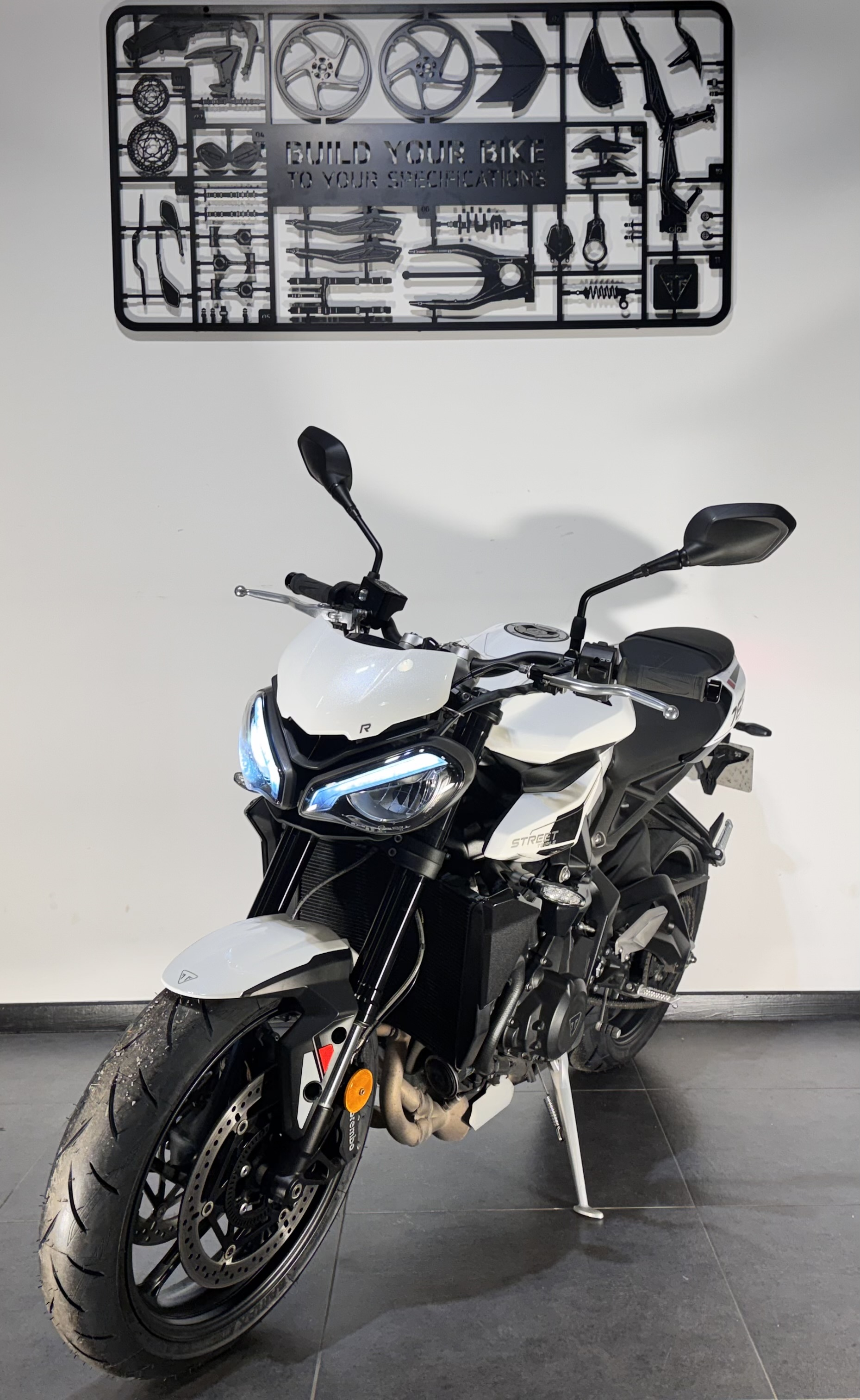 TRIUMPH STREET TRIPLE 765 R