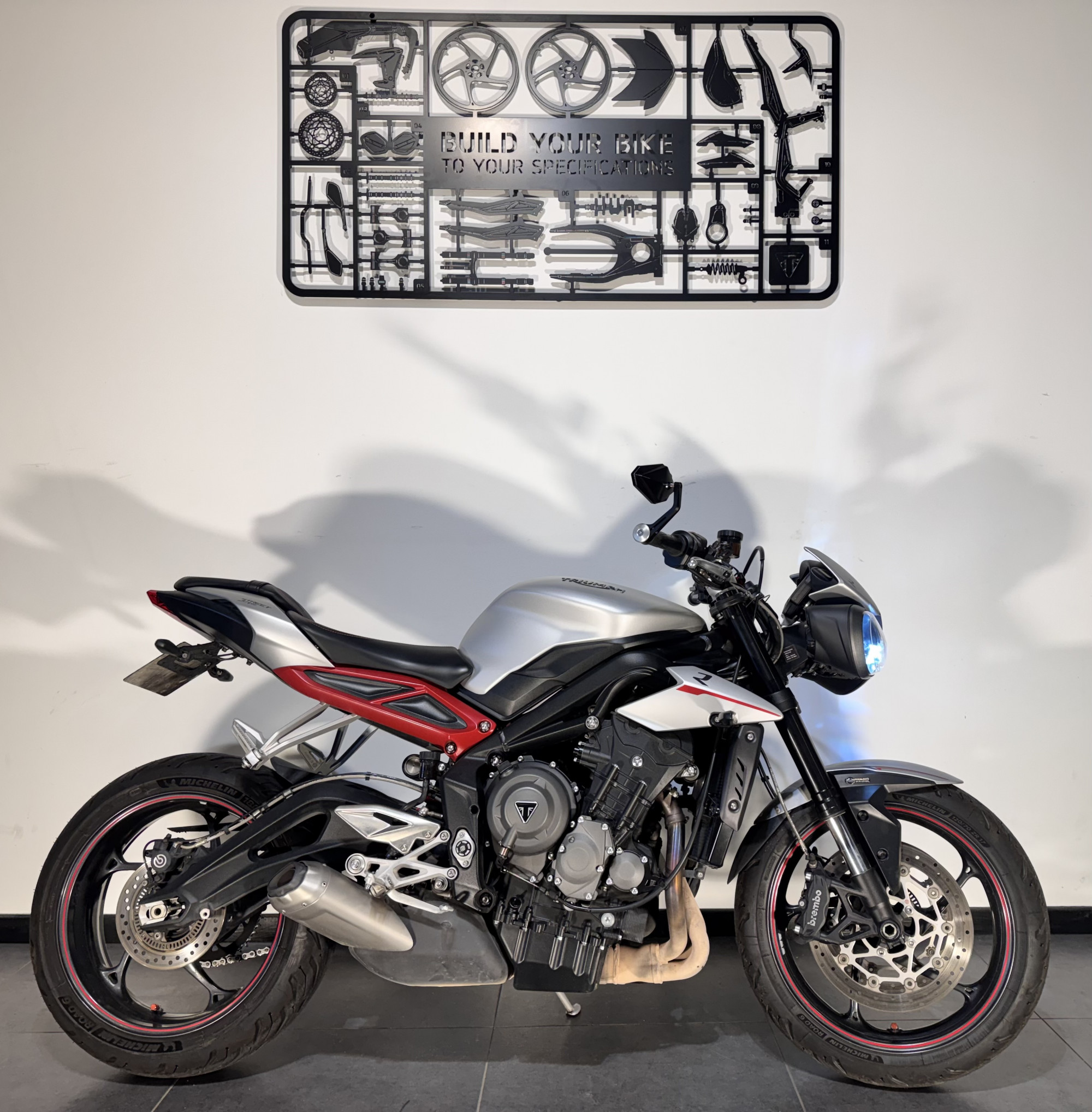 TRIUMPH STREET TRIPLE 765 R