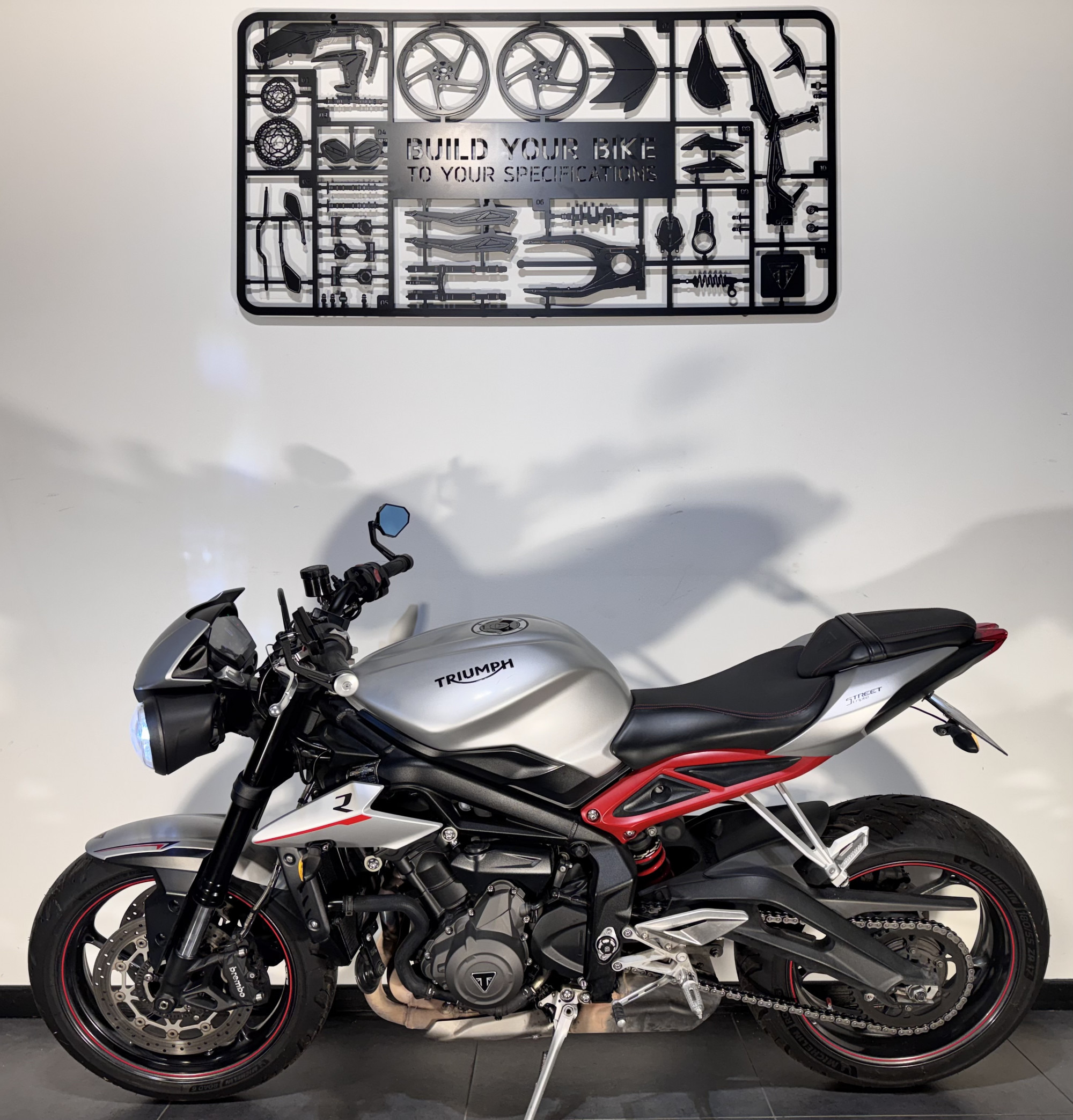 TRIUMPH STREET TRIPLE 765 R