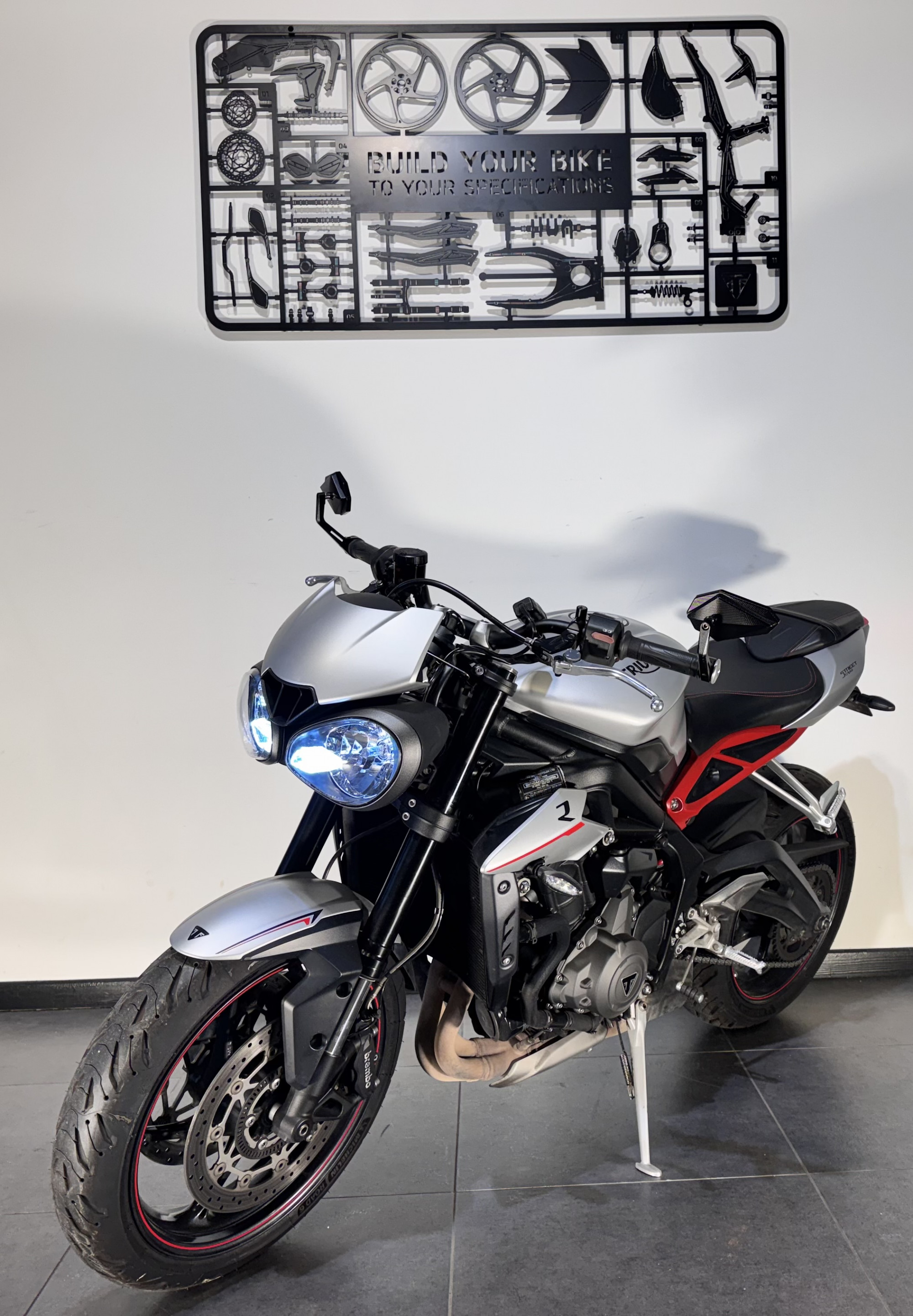 TRIUMPH STREET TRIPLE 765 R