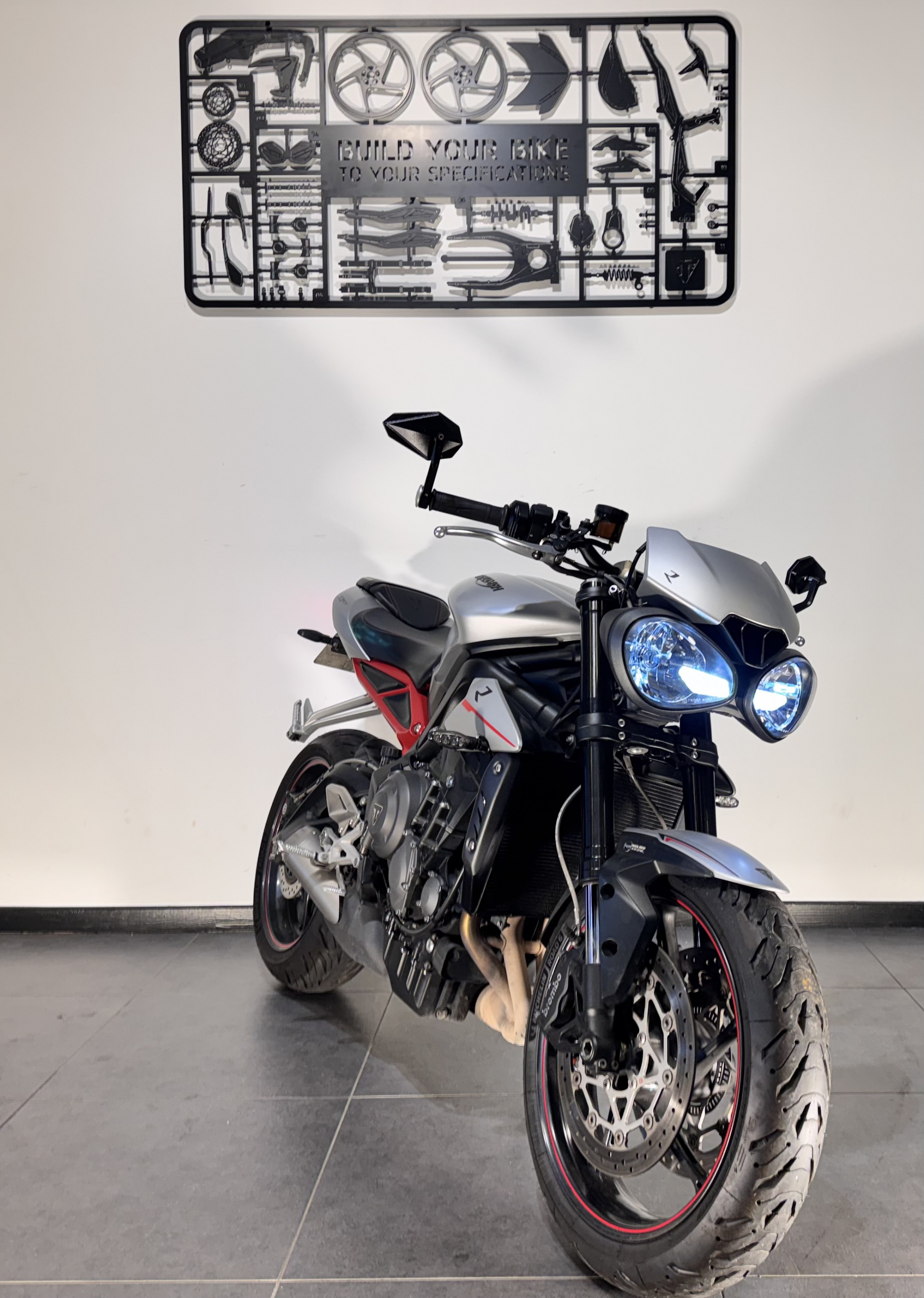 TRIUMPH STREET TRIPLE 765 R