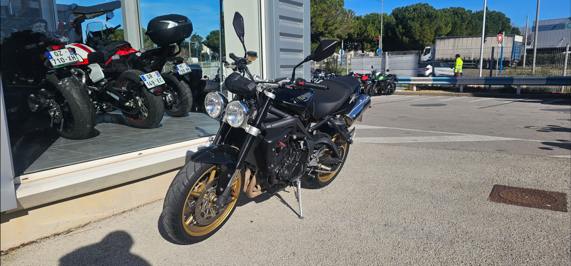 TRIUMPH STREET TRIPLE 675