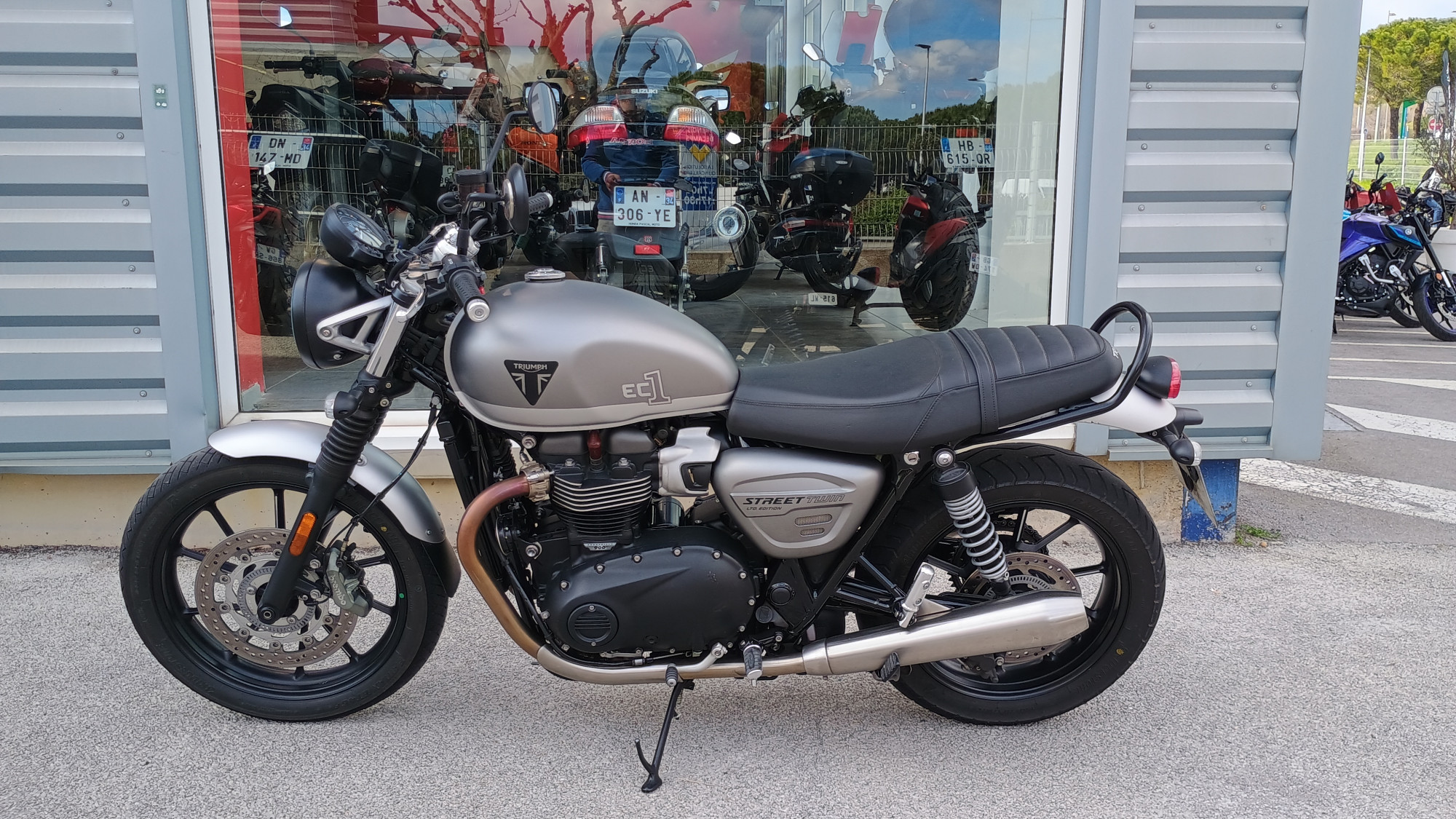 TRIUMPH STREET TWIN 900 EC1 EDITION