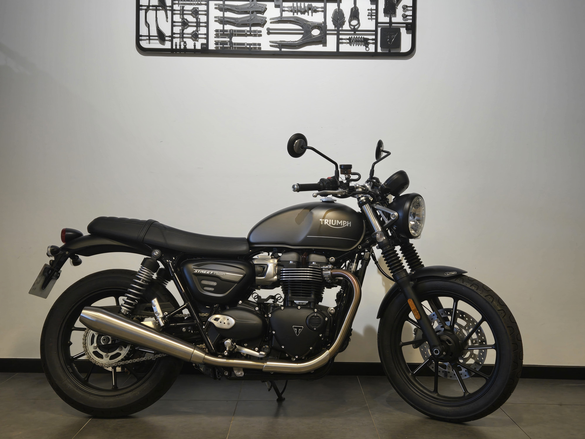 TRIUMPH STREET TWIN  900
