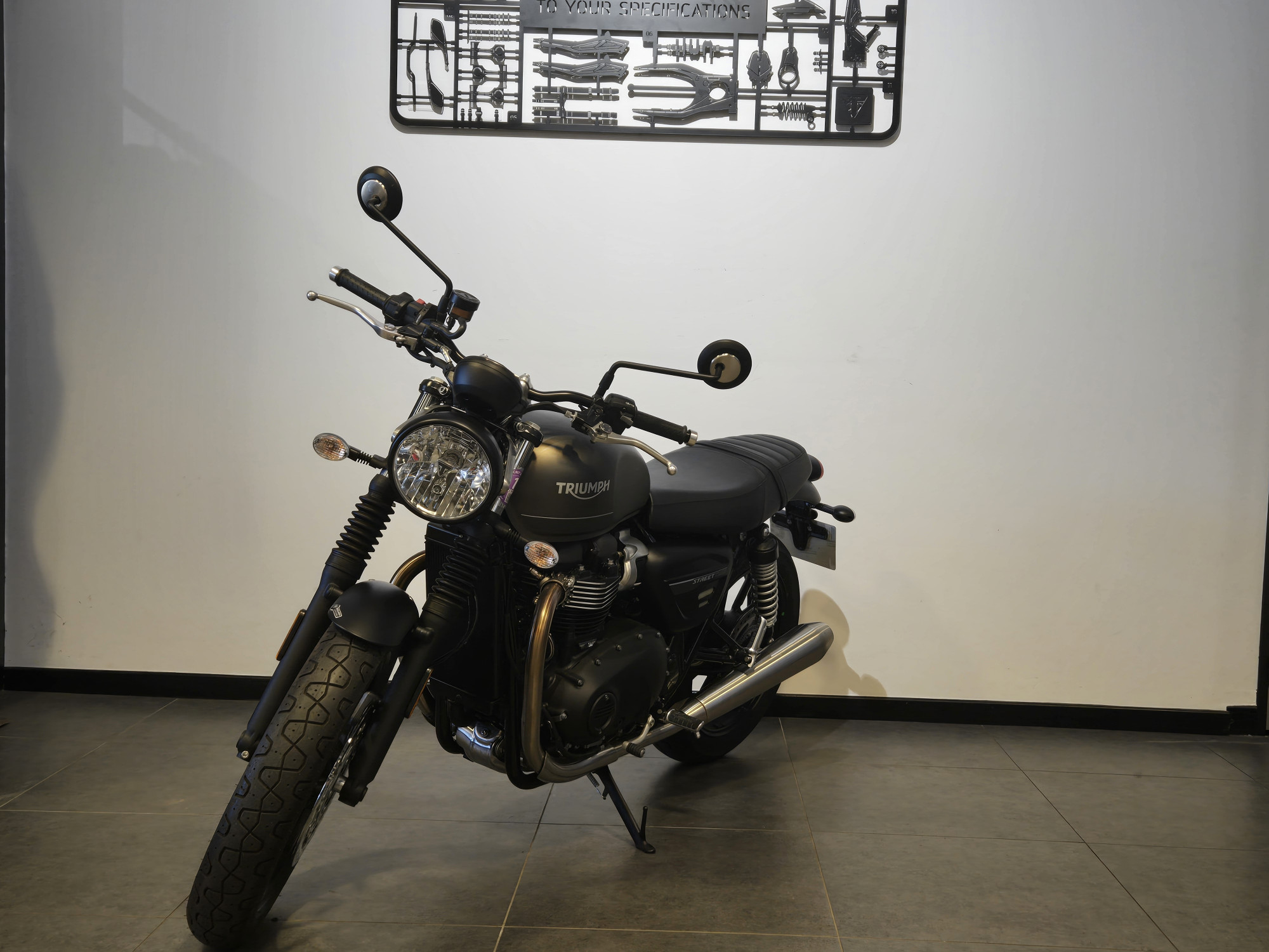TRIUMPH STREET TWIN  900