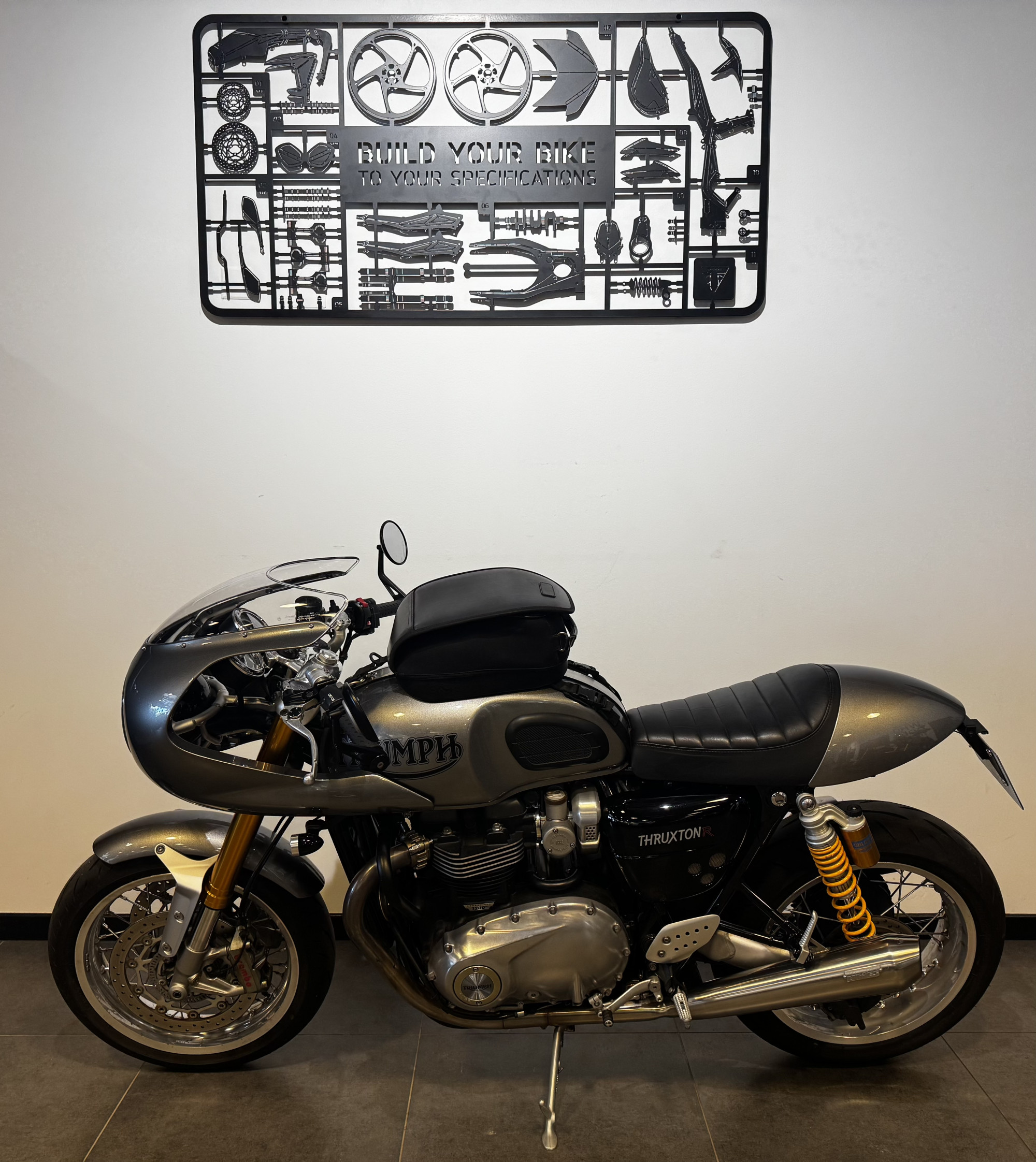 TRIUMPH THRUXTON 1200 R