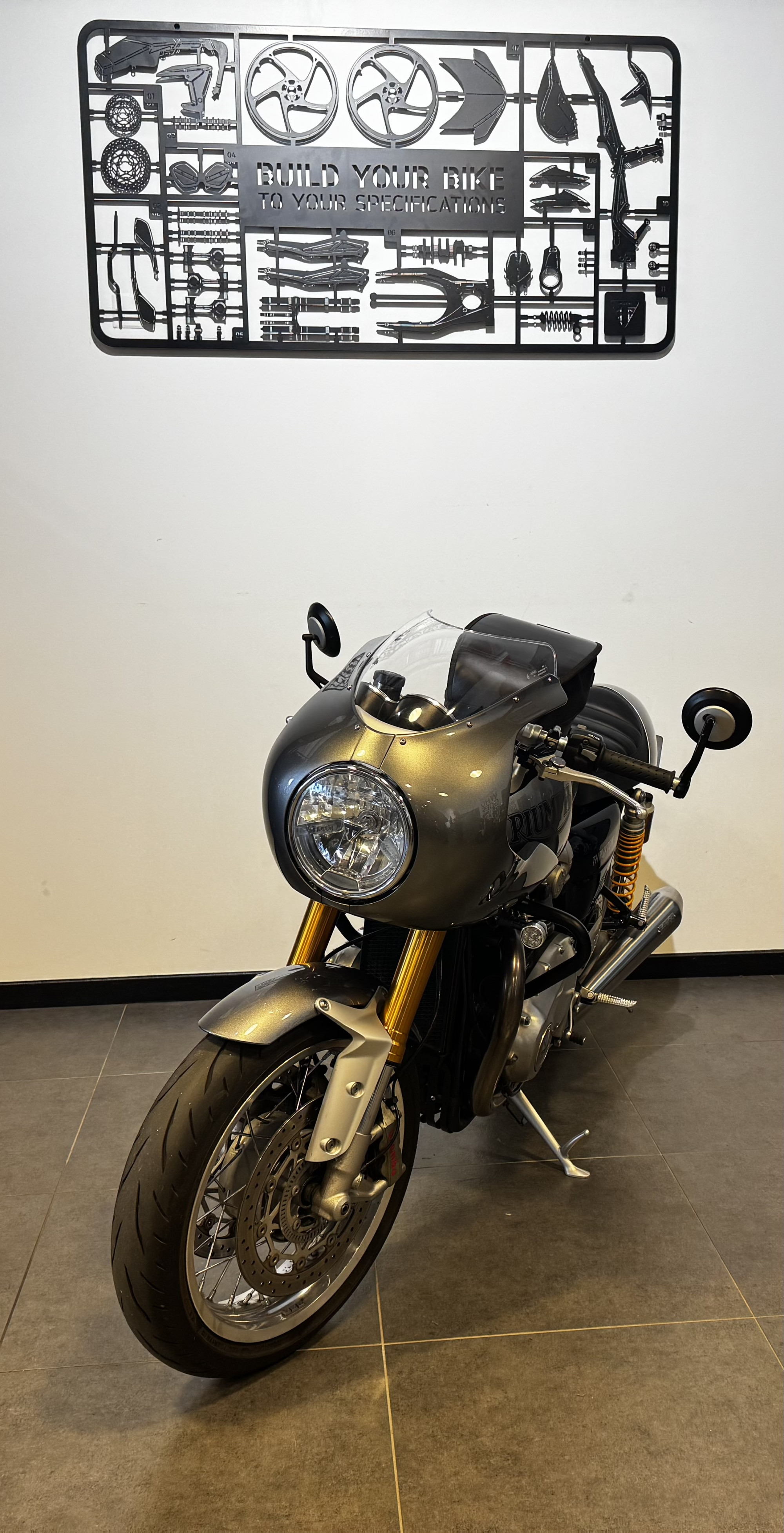 TRIUMPH THRUXTON 1200 R