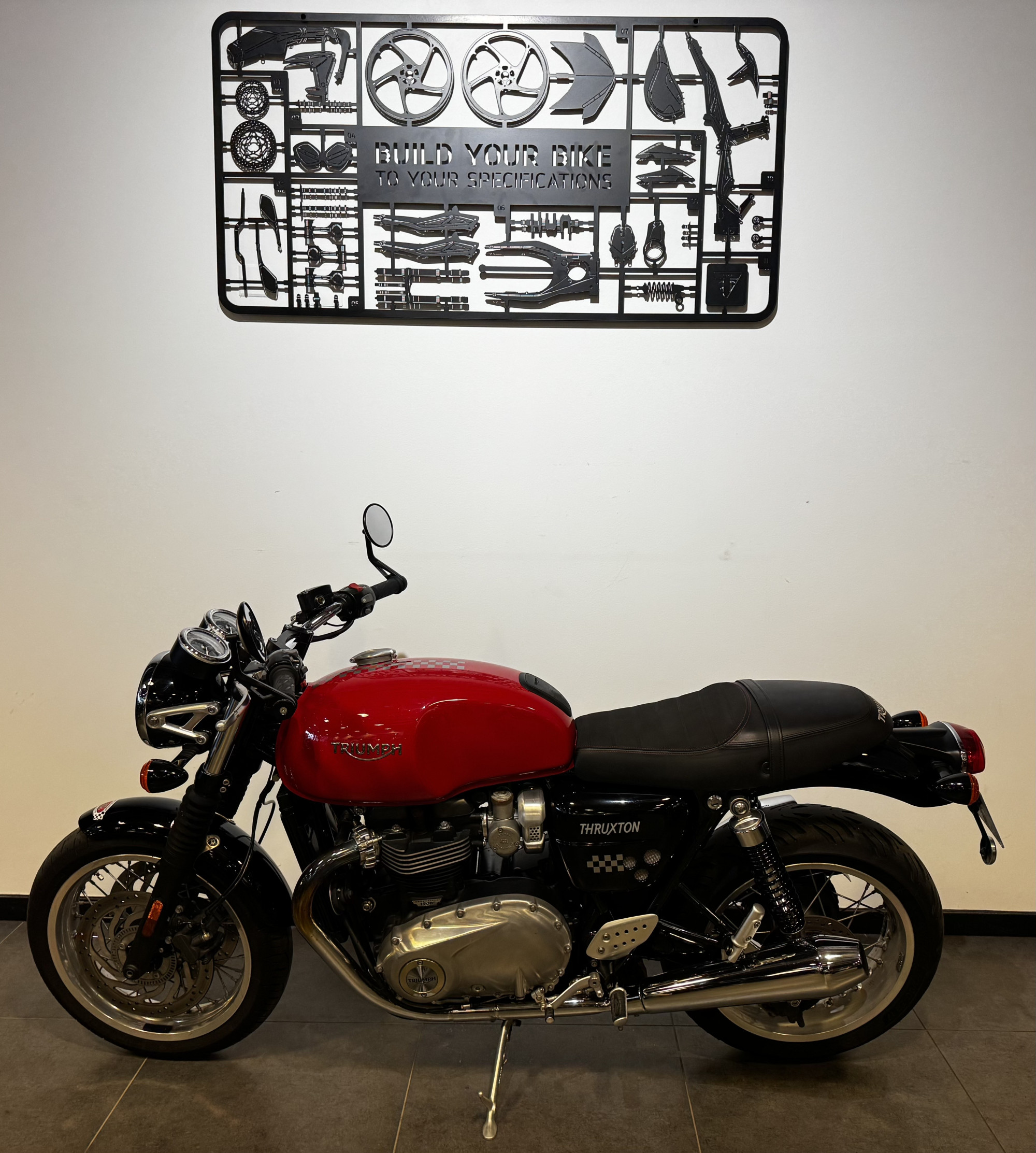 TRIUMPH THRUXTON 1200