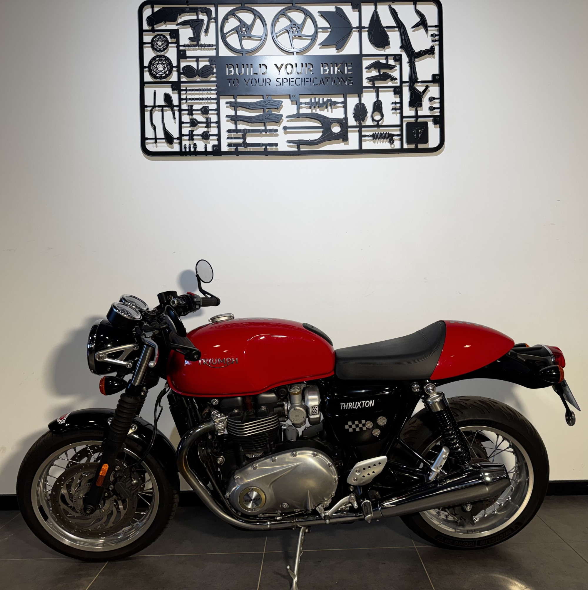 TRIUMPH THRUXTON 1200