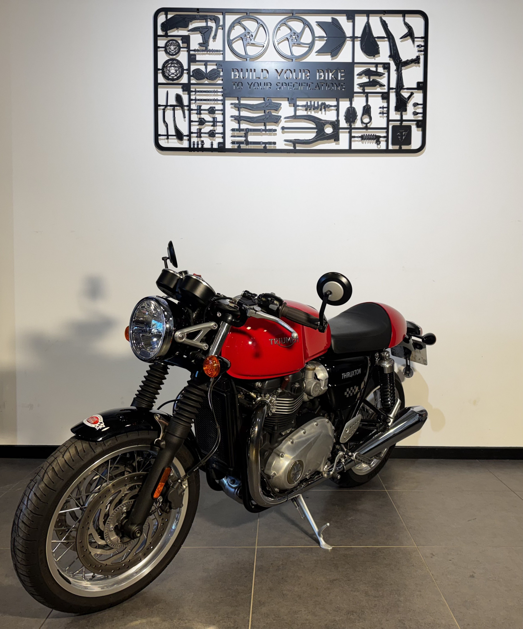 TRIUMPH THRUXTON 1200