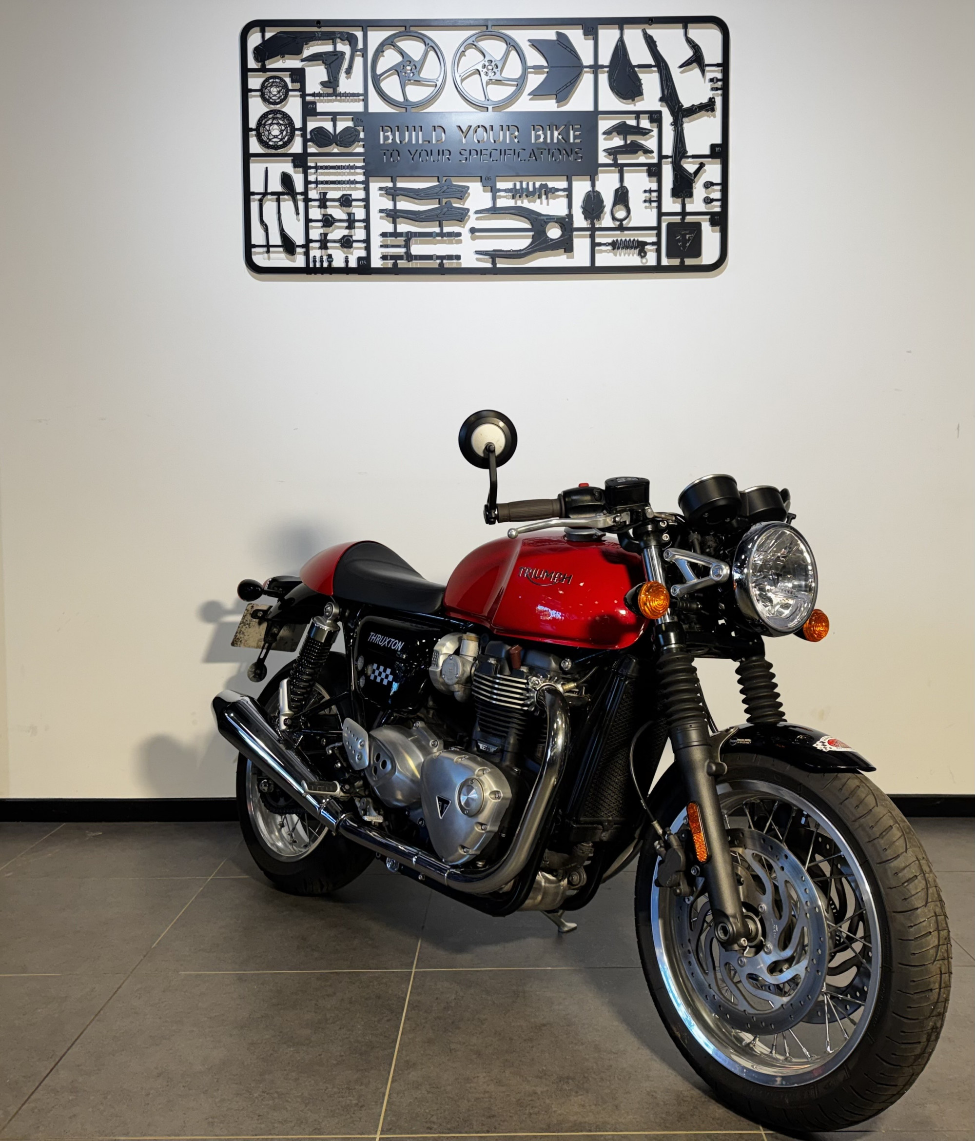 TRIUMPH THRUXTON 1200