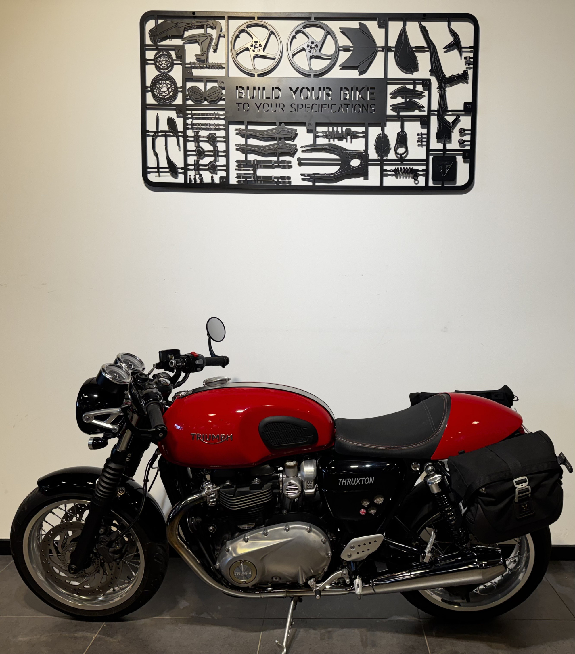 TRIUMPH THRUXTON 1200