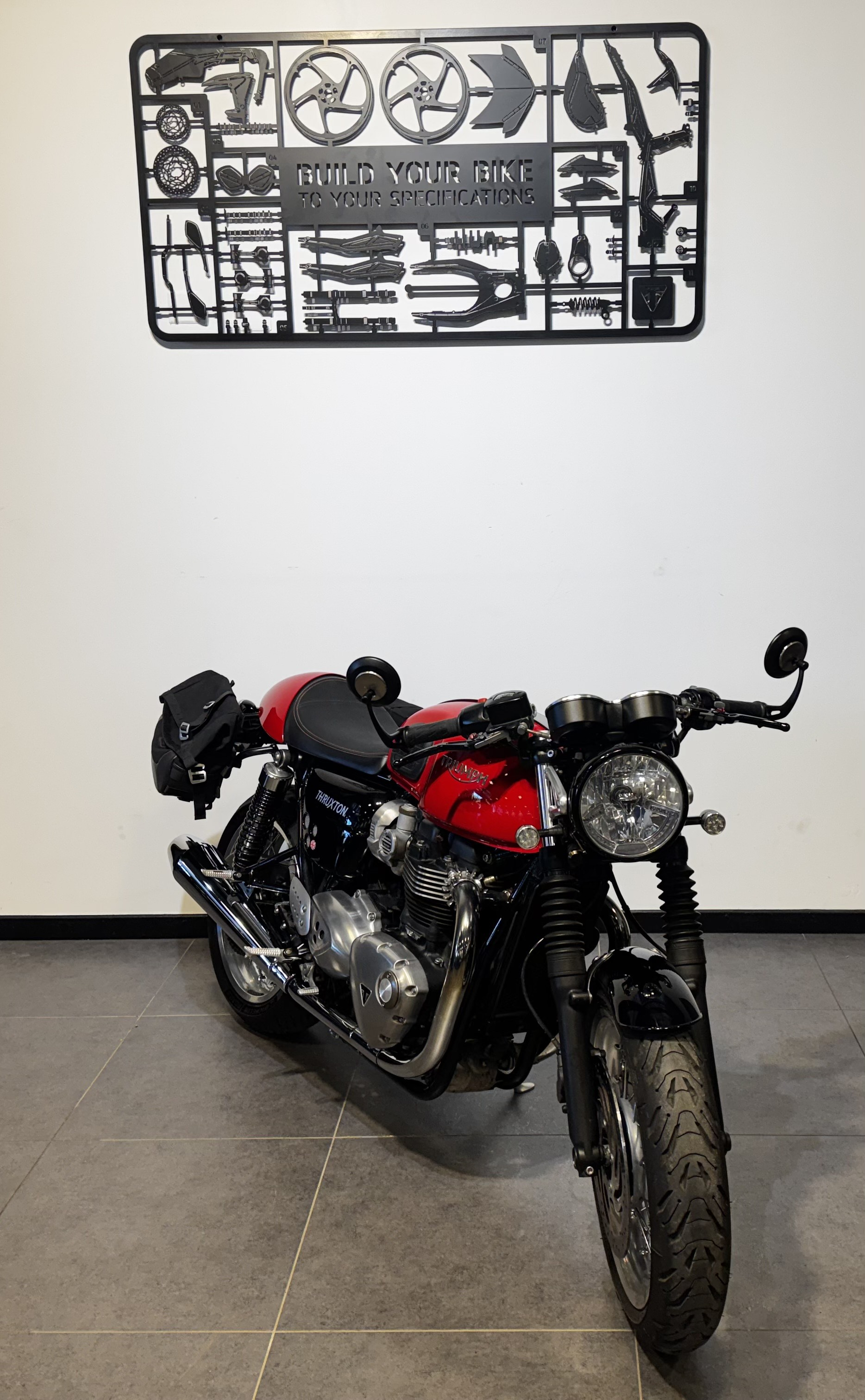 TRIUMPH THRUXTON 1200