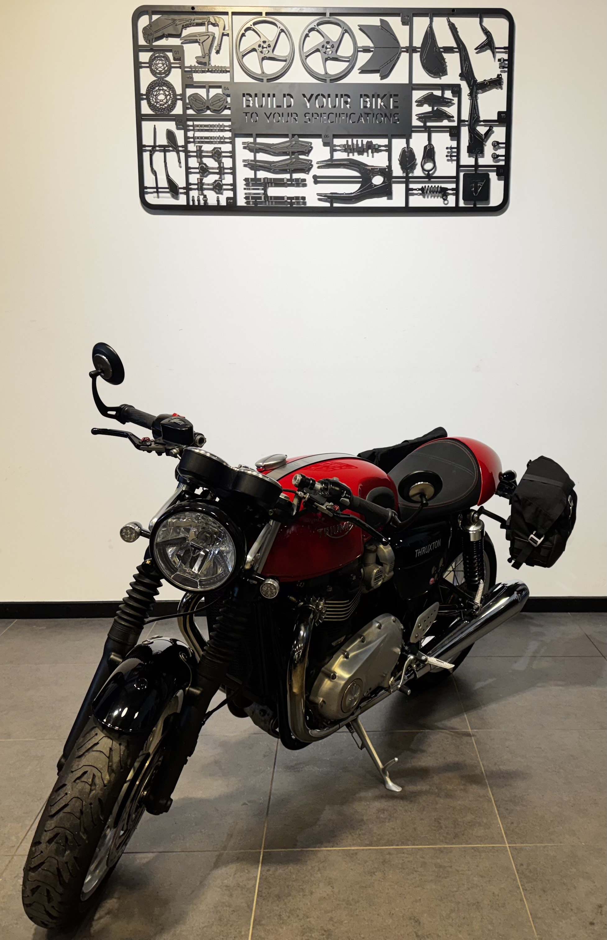 TRIUMPH THRUXTON 1200