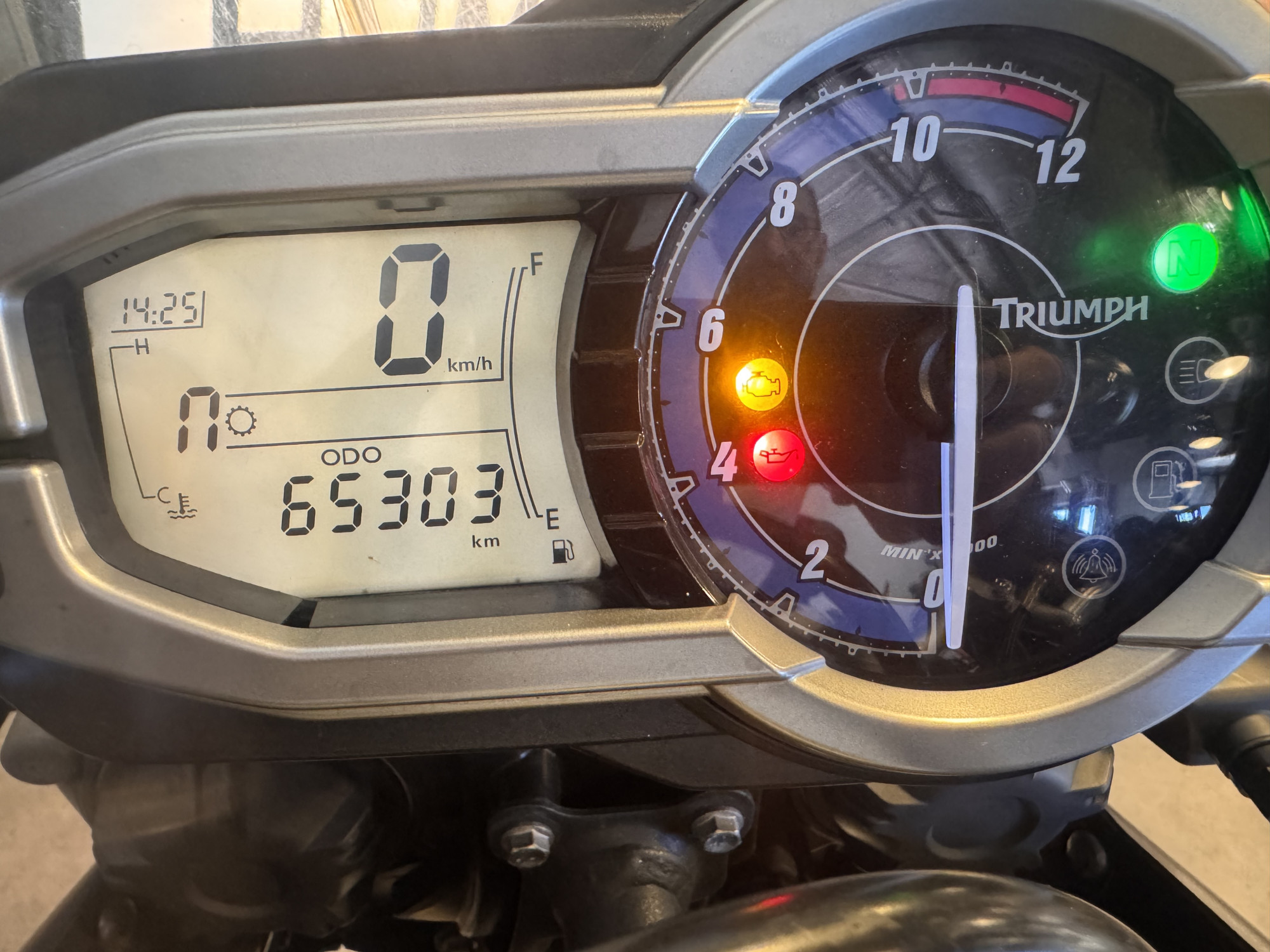 TRIUMPH TIGER 800