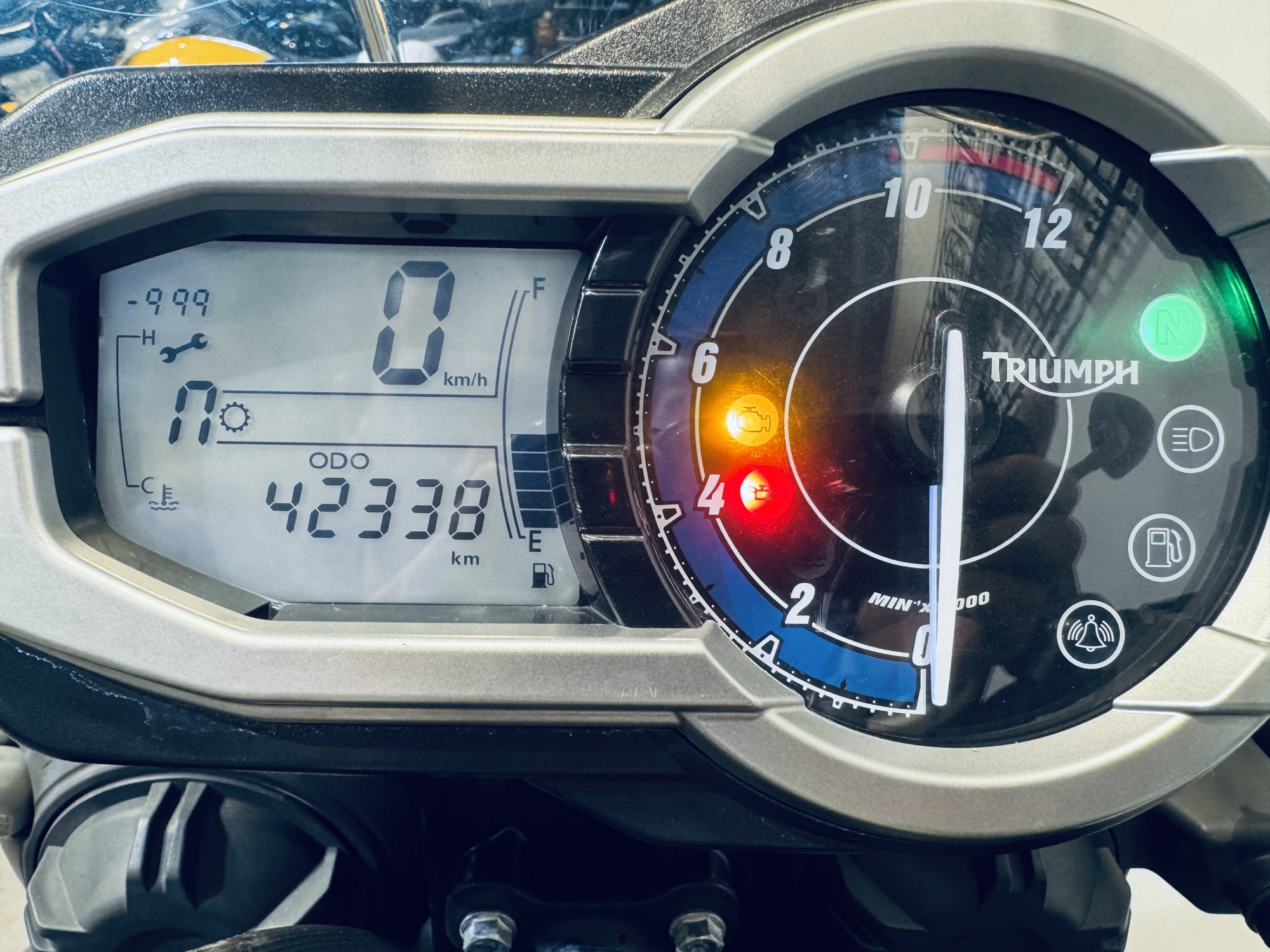 TRIUMPH TIGER 800