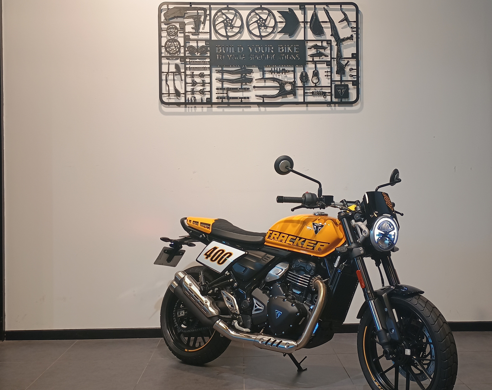 TRIUMPH TRACKER 4002