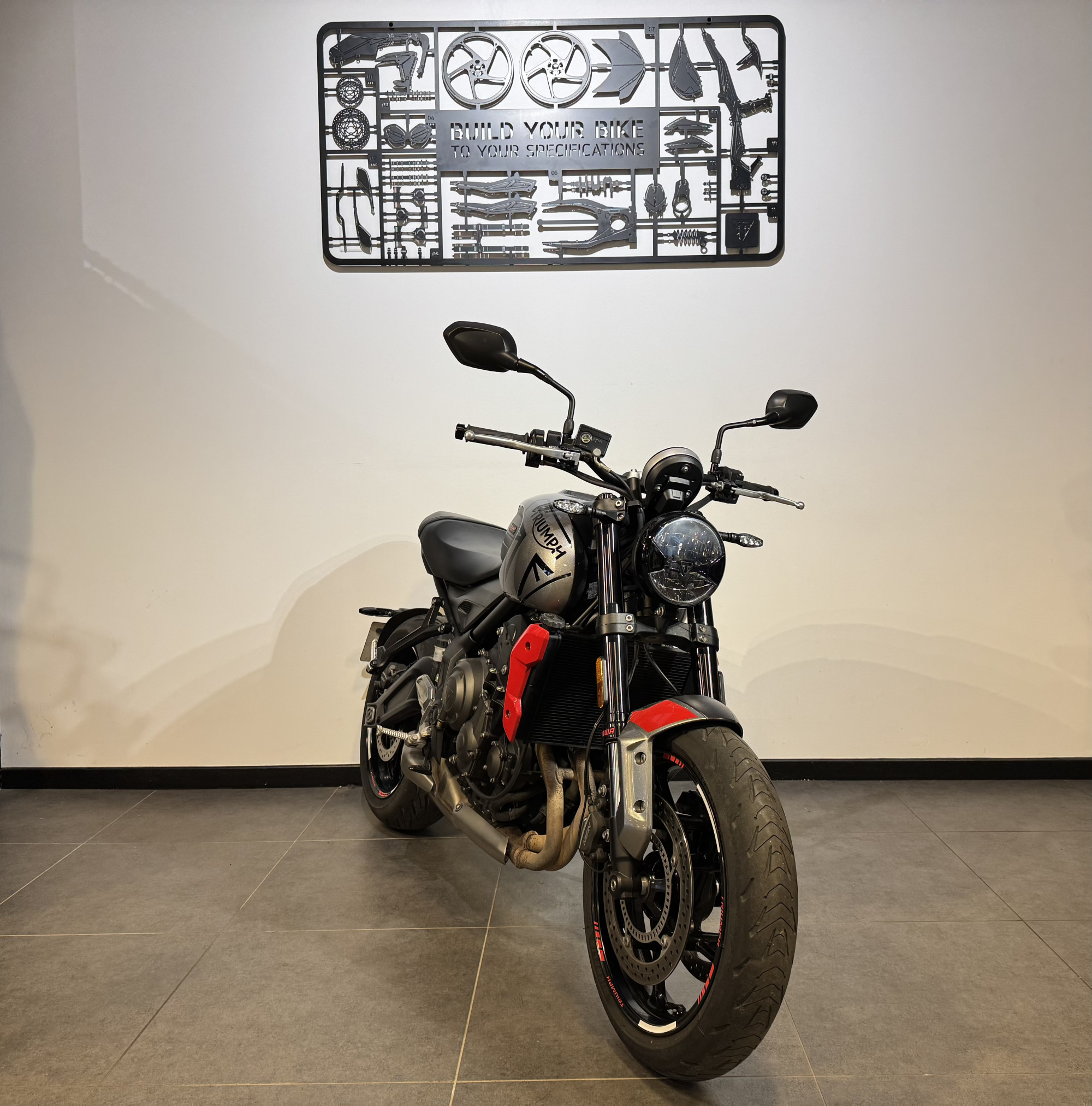 TRIUMPH TRIDENT 660
