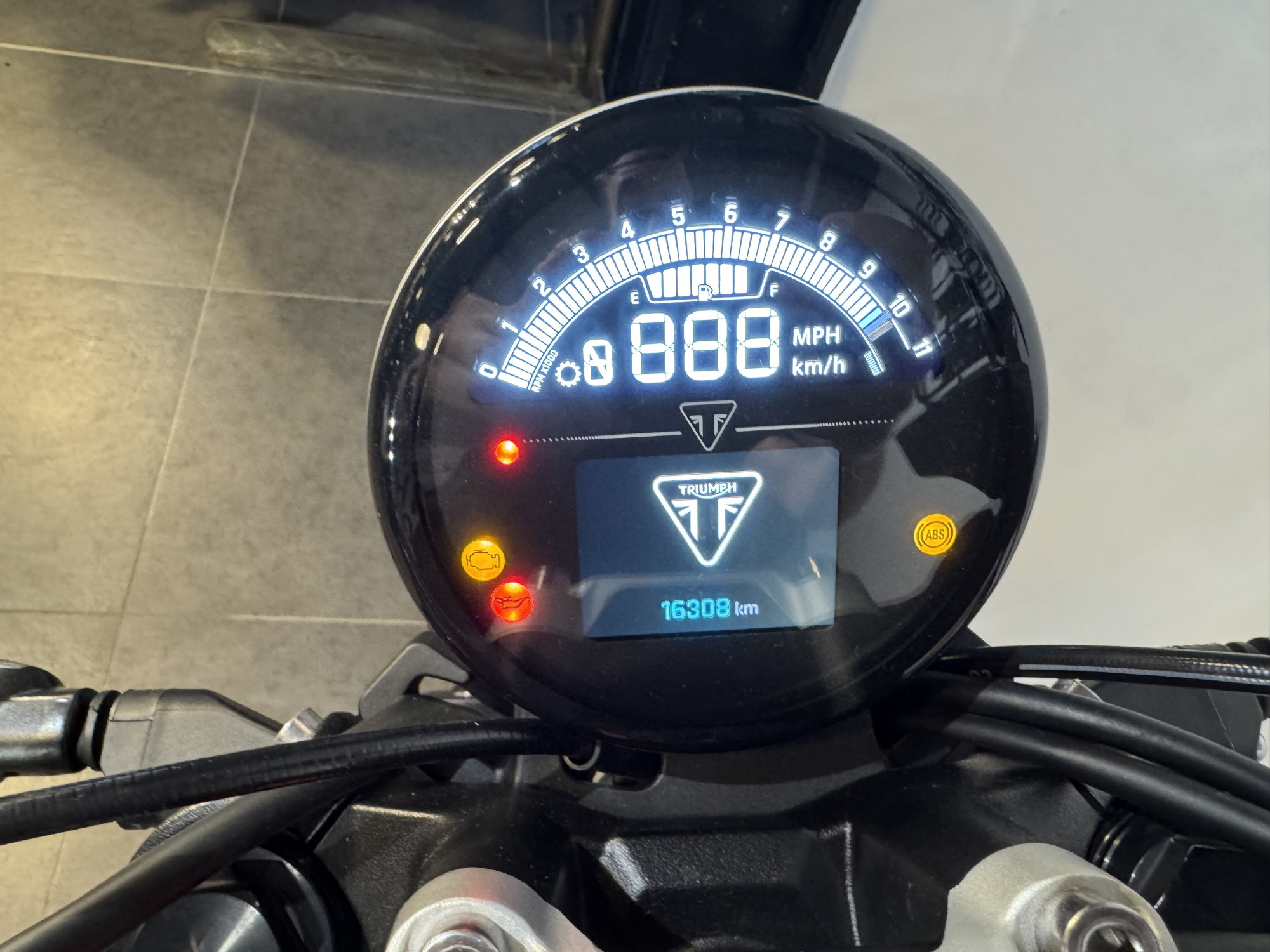 TRIUMPH TRIDENT 660