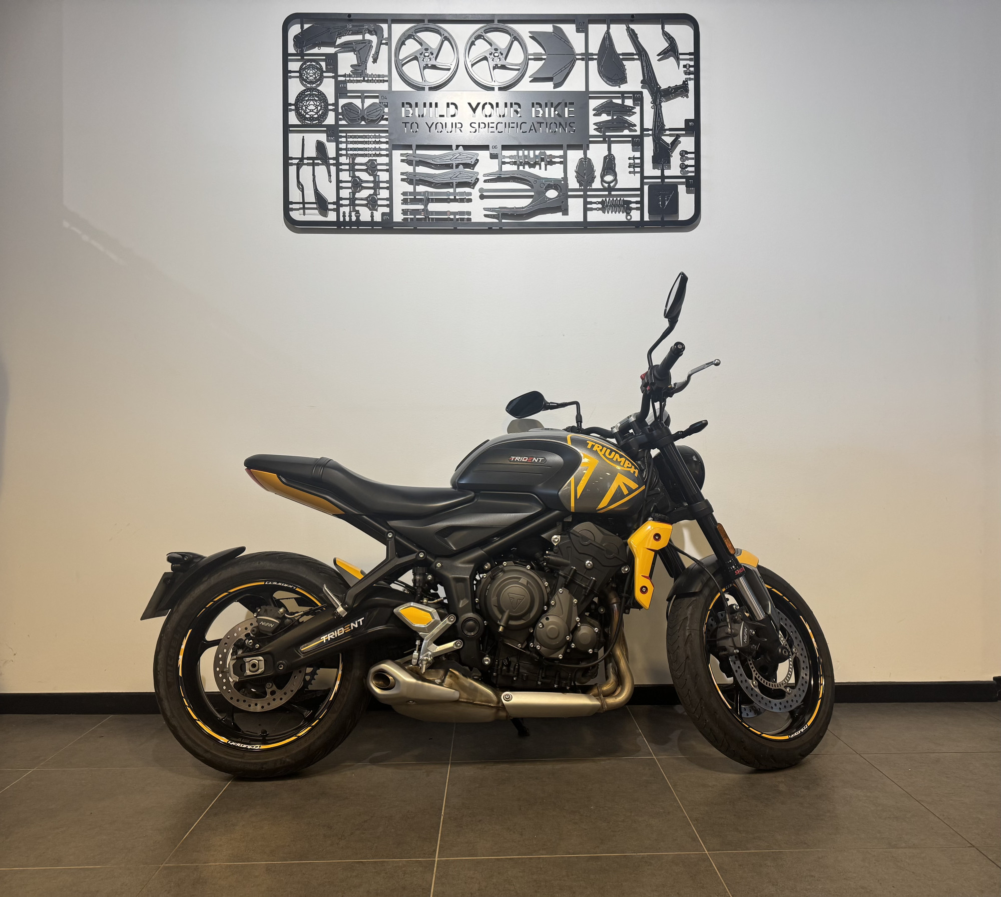 TRIUMPH TRIDENT 660