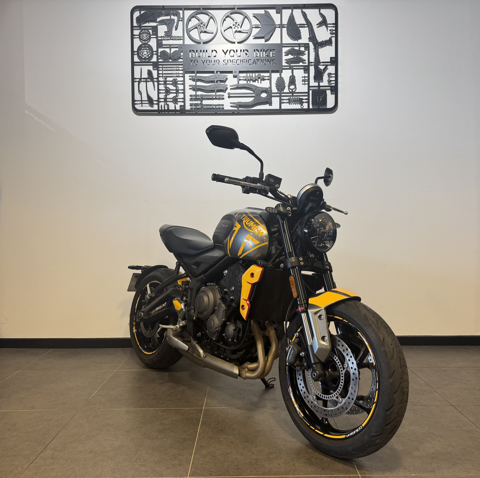 TRIUMPH TRIDENT 660