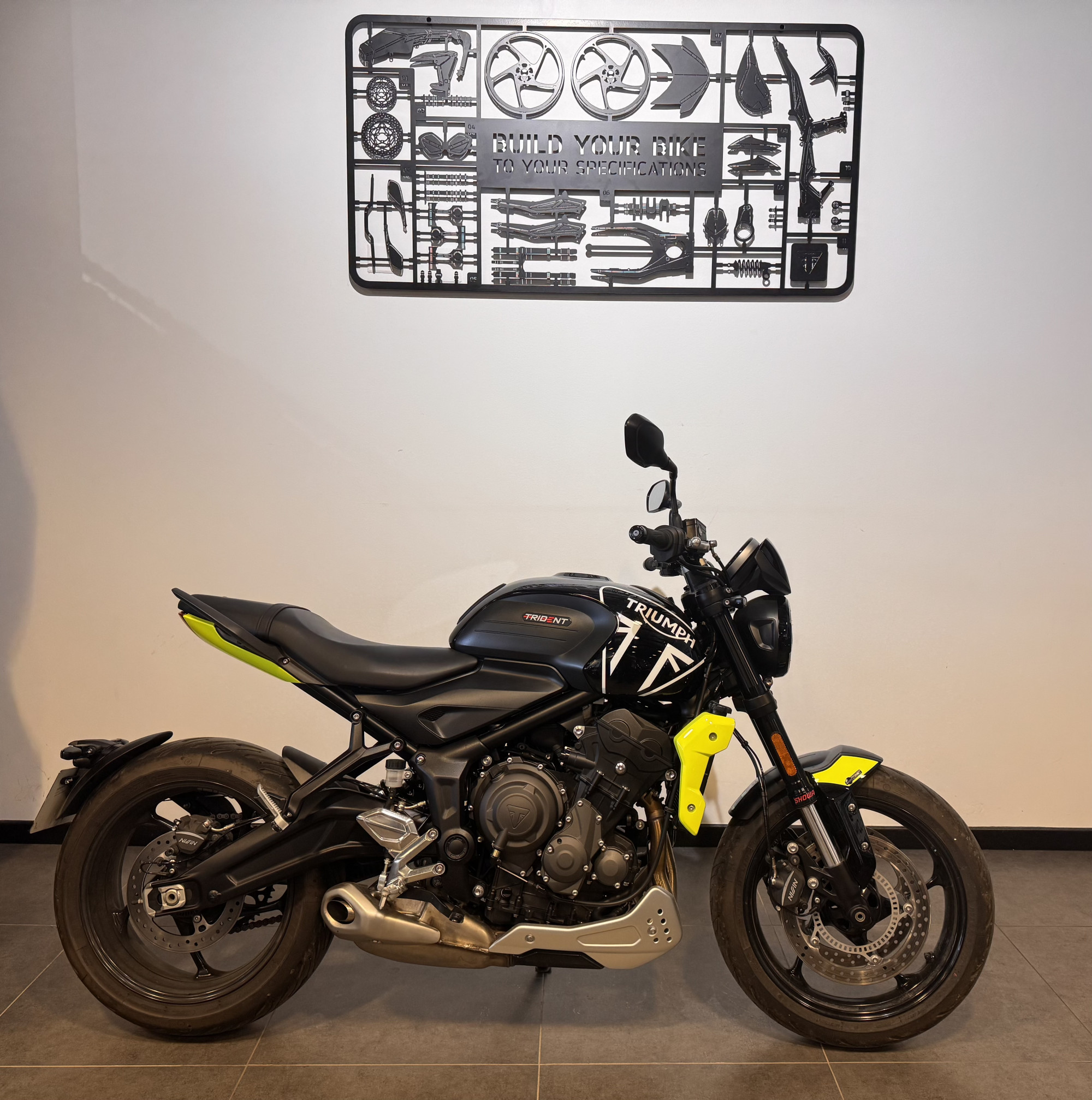 TRIUMPH TRIDENT 660