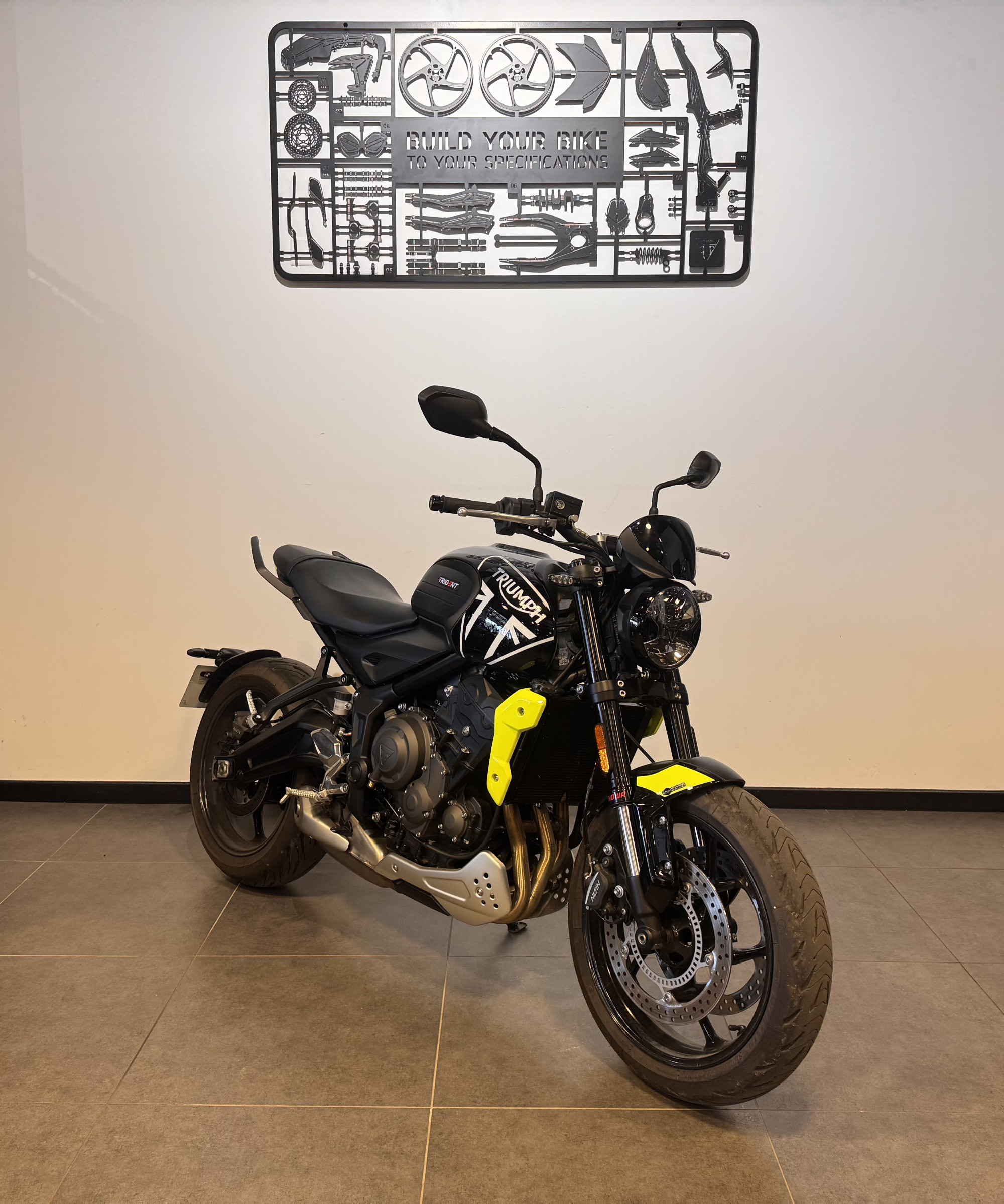 TRIUMPH TRIDENT 660