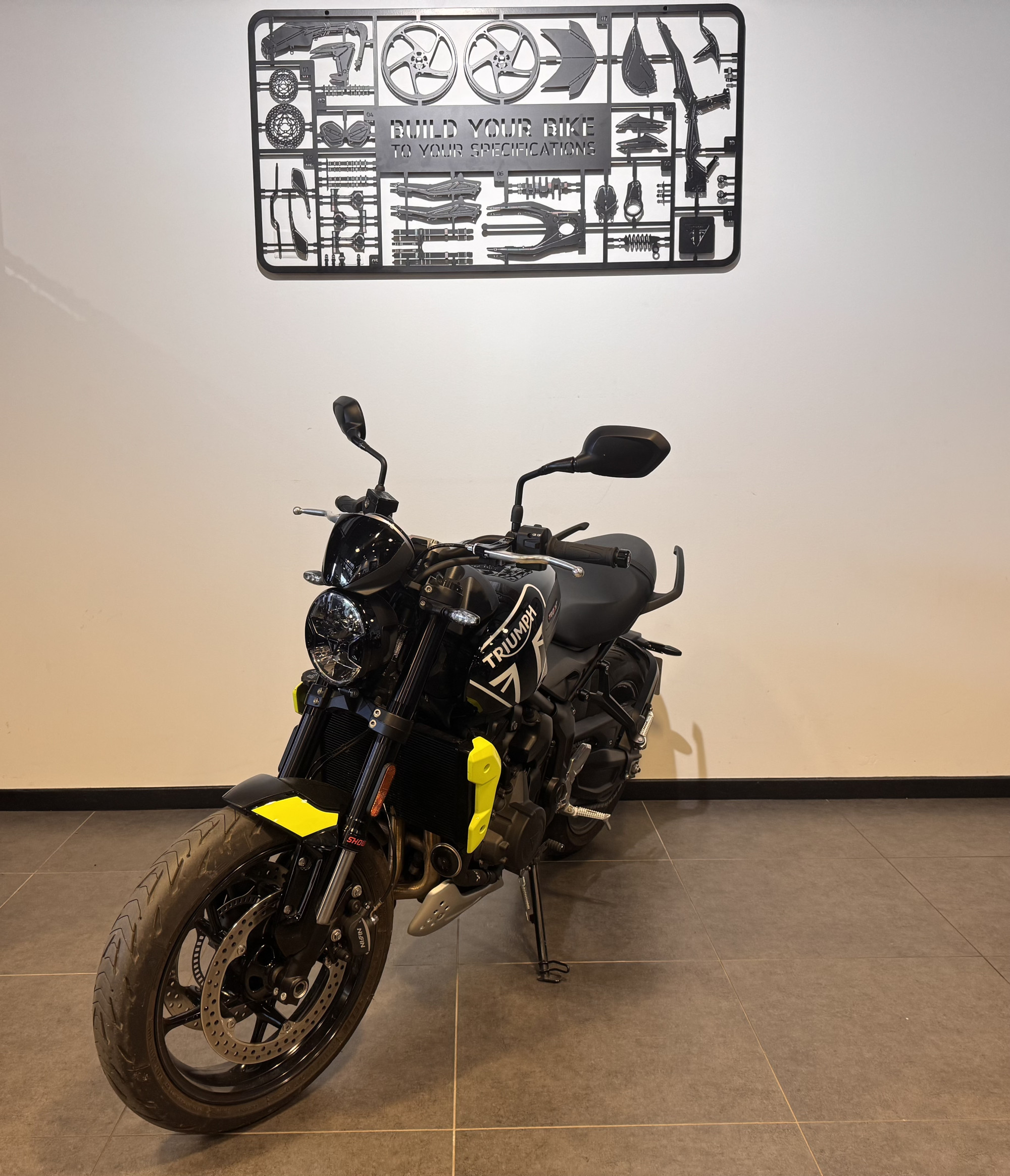 TRIUMPH TRIDENT 660