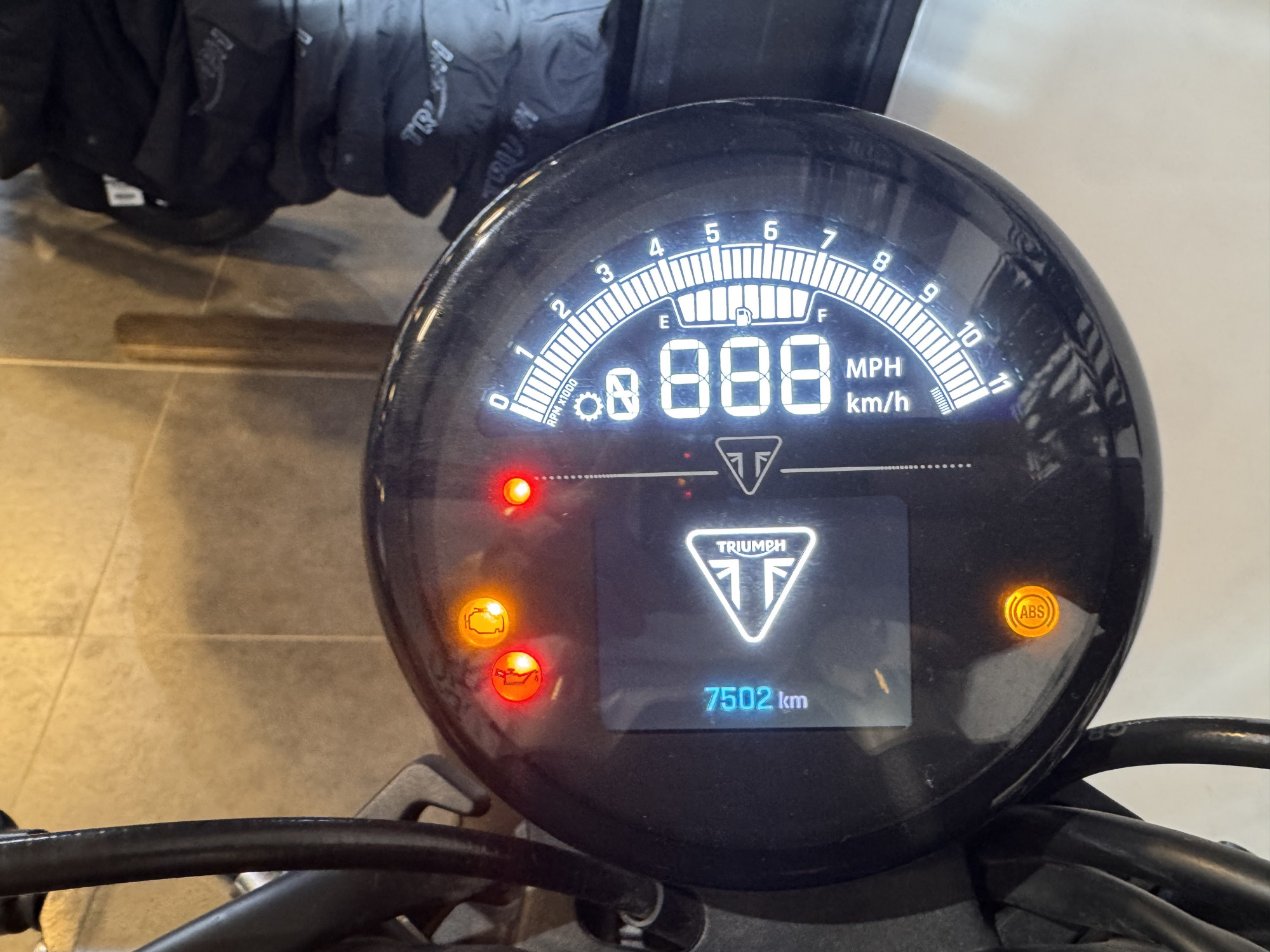 TRIUMPH TRIDENT 660