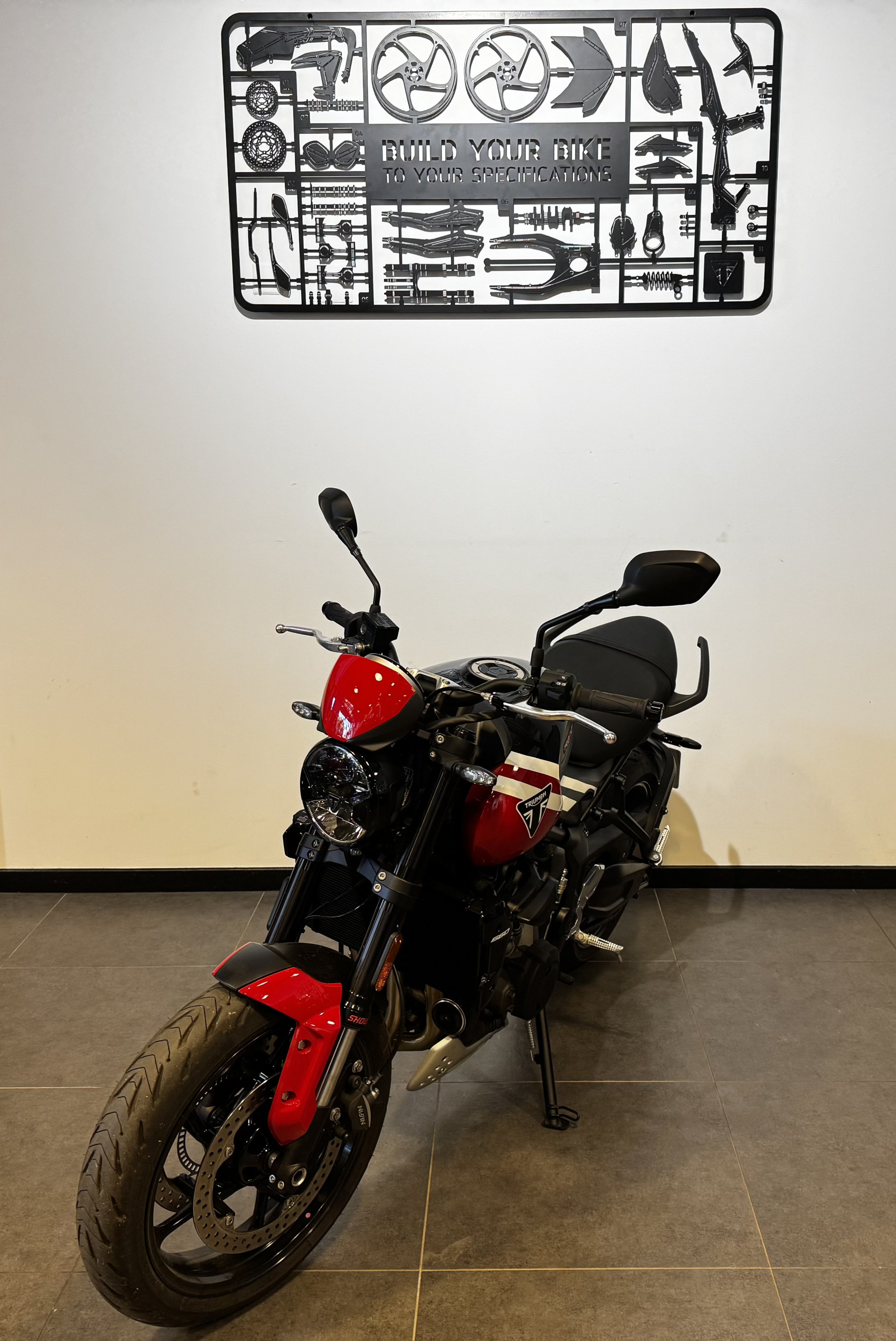 TRIUMPH TRIDENT 660