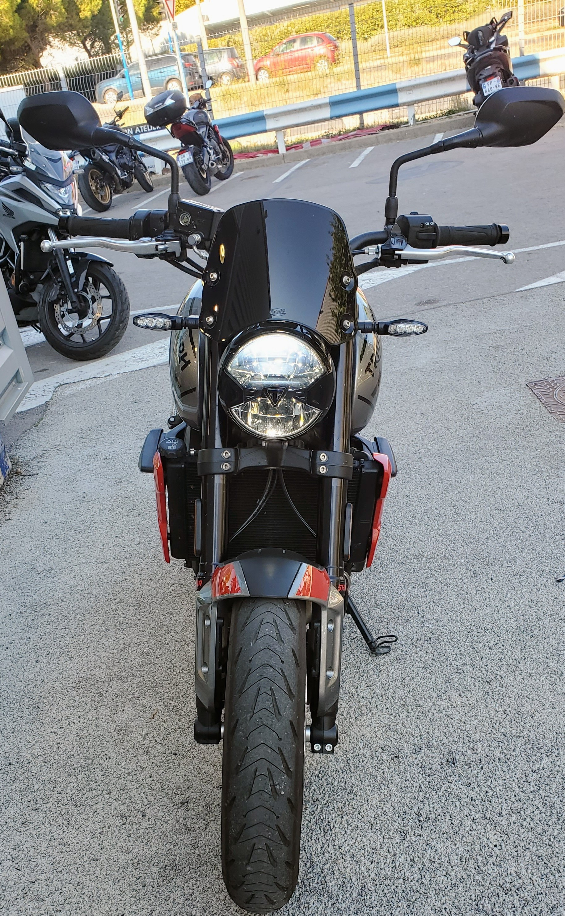 TRIUMPH TRIDENT 660