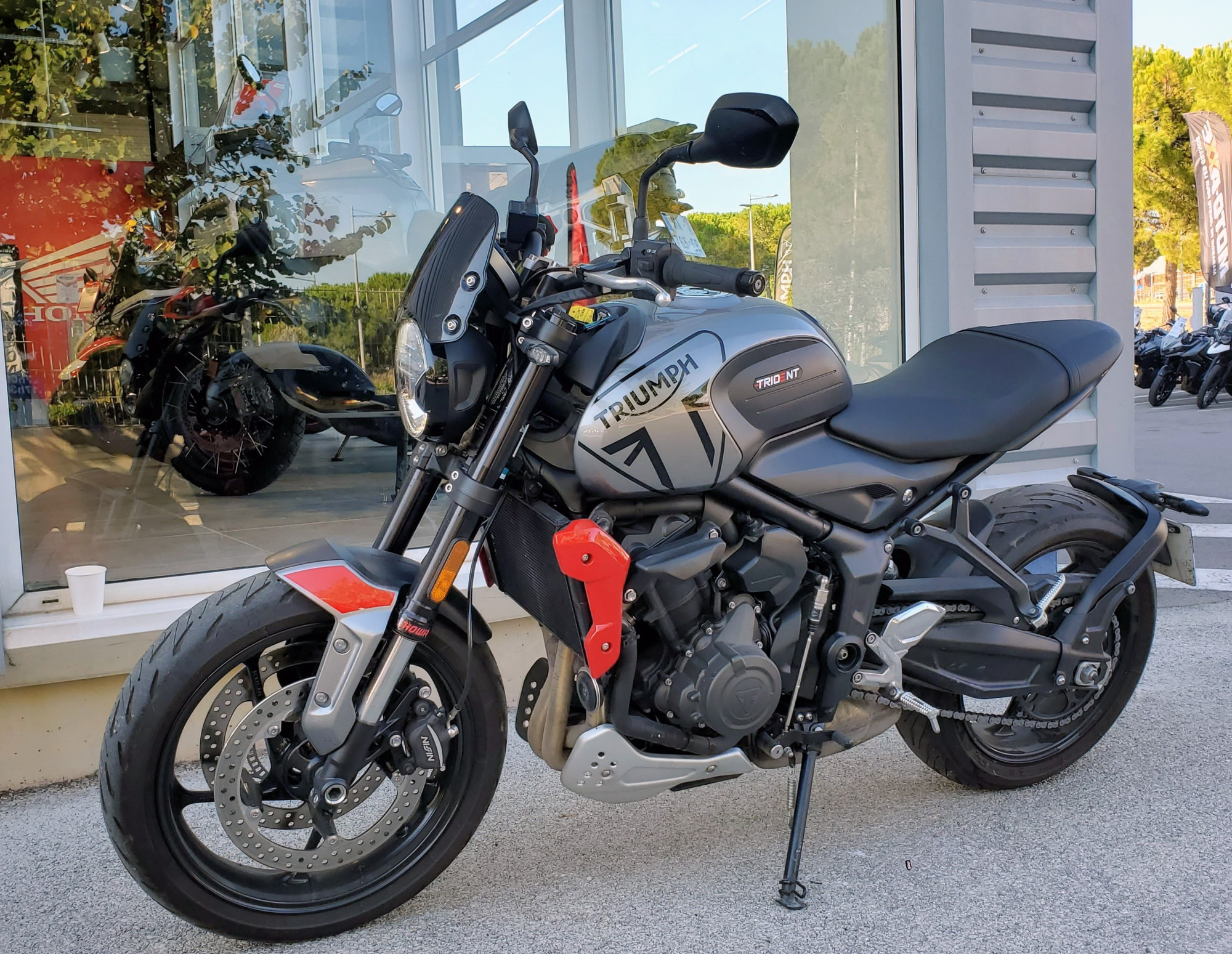TRIUMPH TRIDENT 660