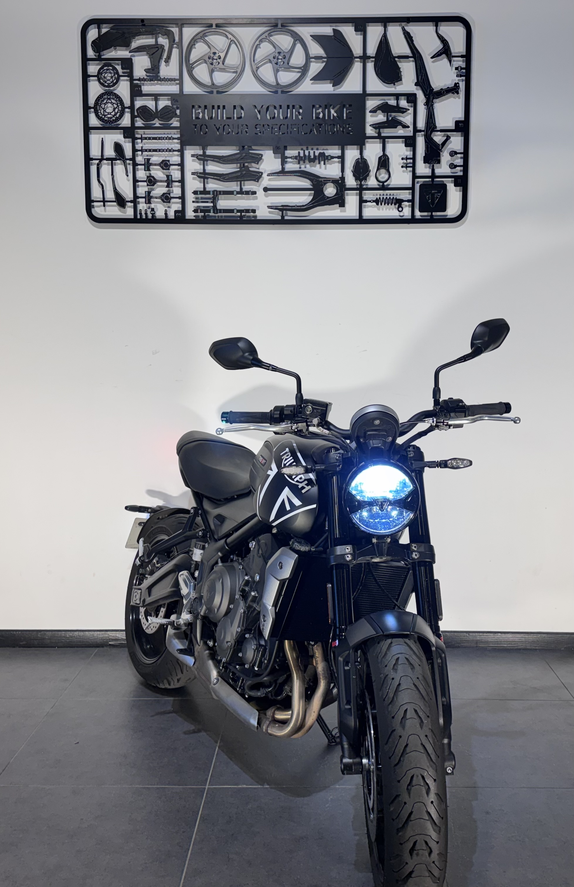 TRIUMPH TRIDENT 660