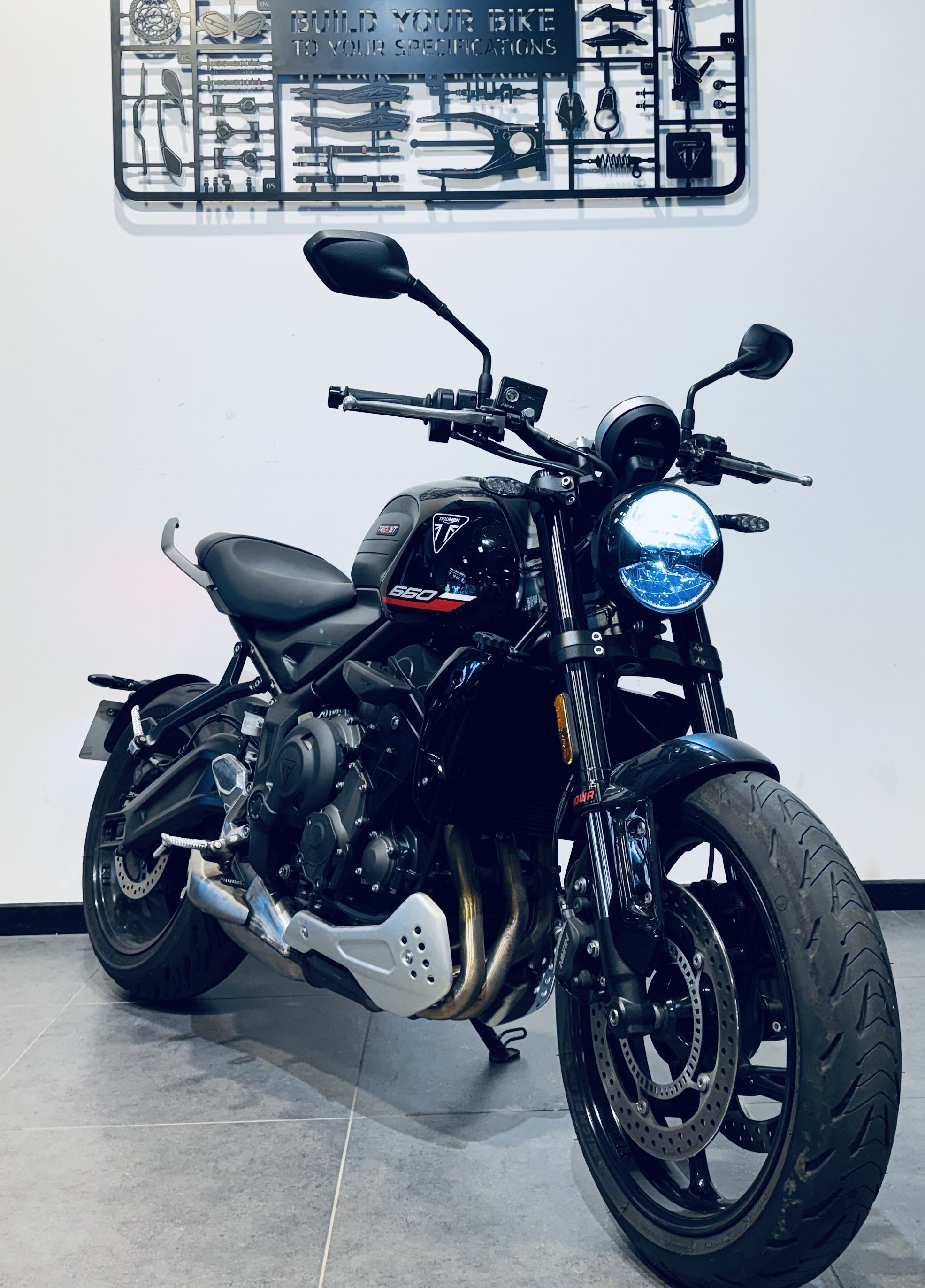 TRIUMPH TRIDENT 660