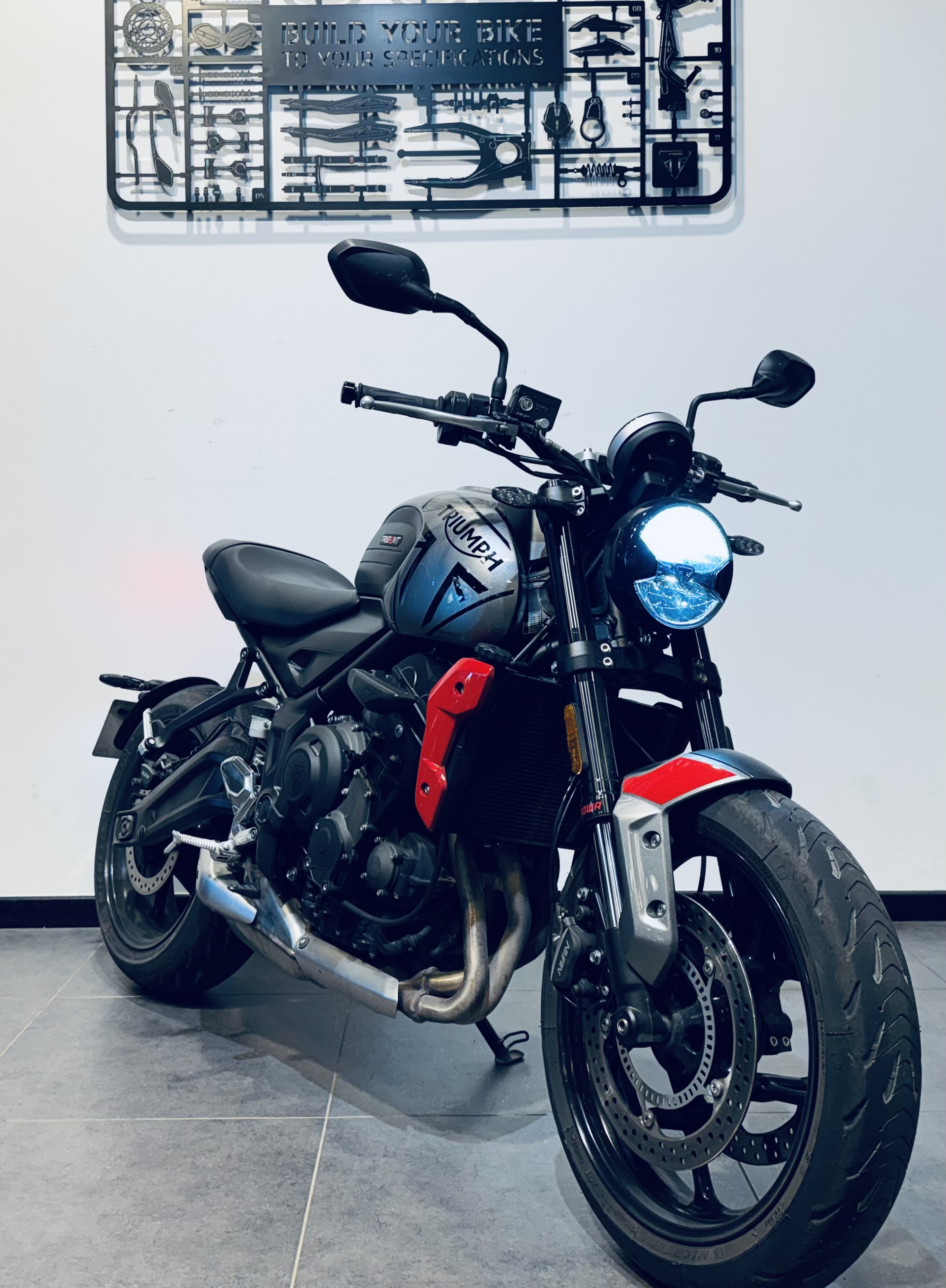 TRIUMPH TRIDENT 660
