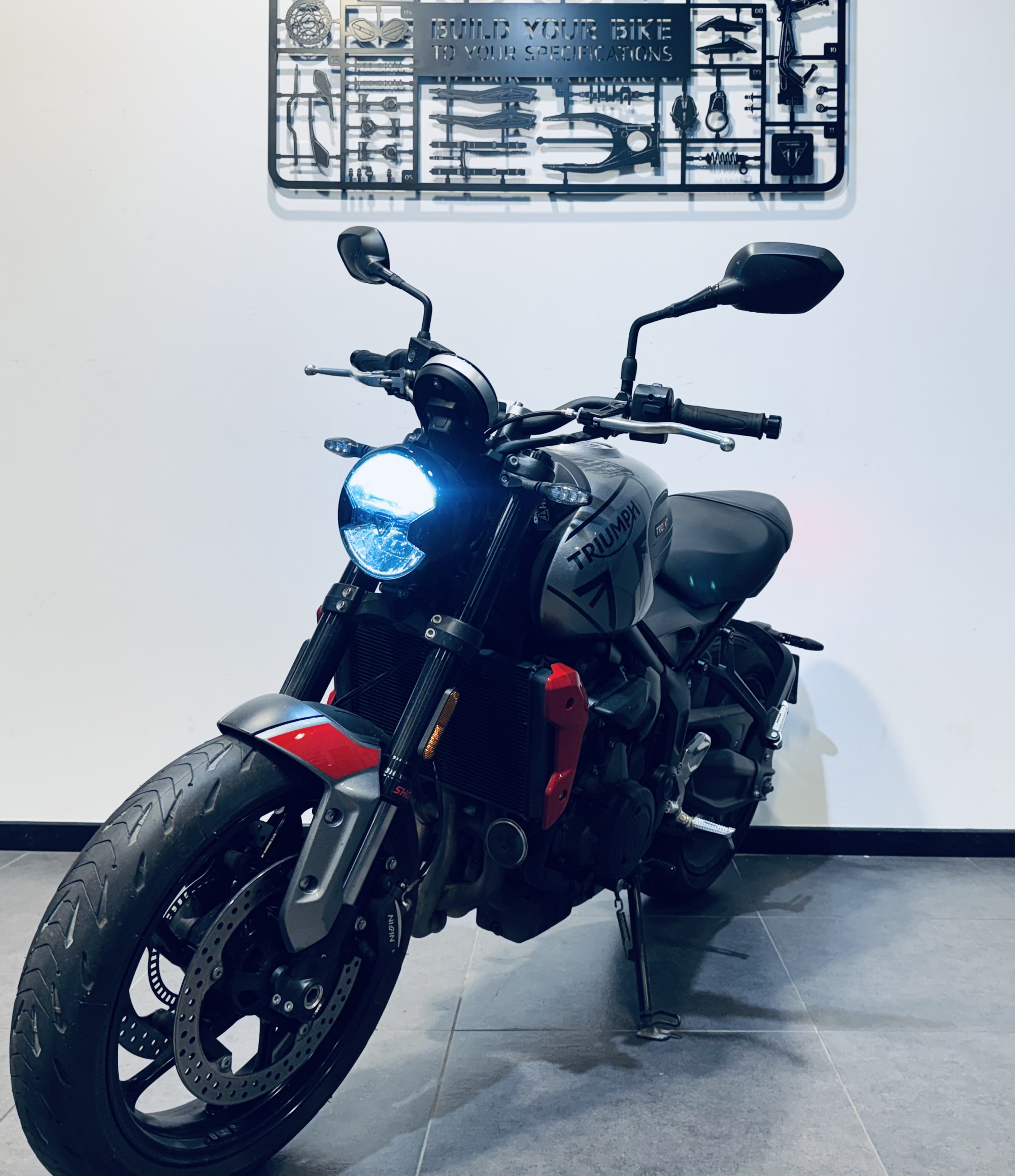 TRIUMPH TRIDENT 660