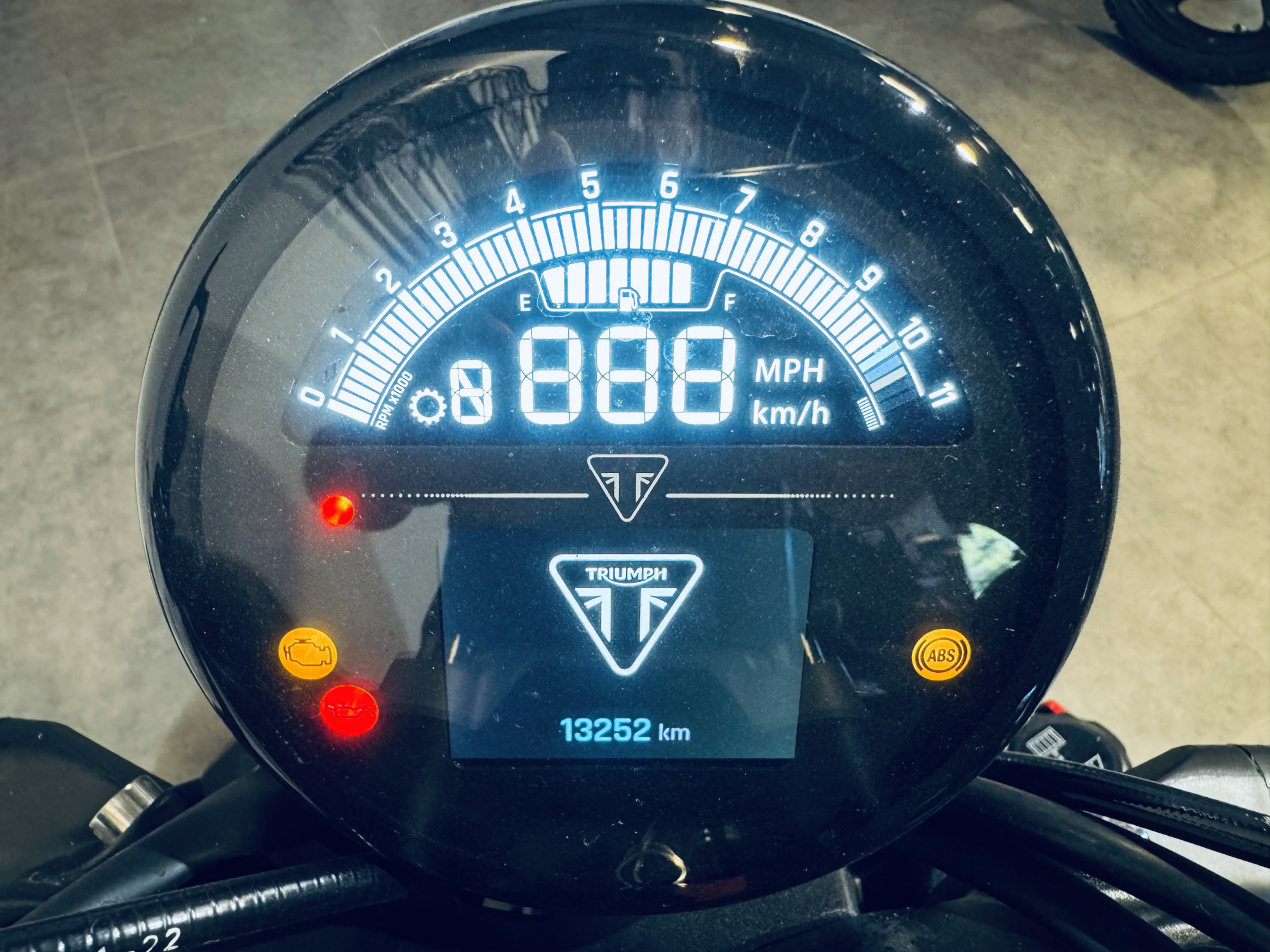 TRIUMPH TRIDENT 660