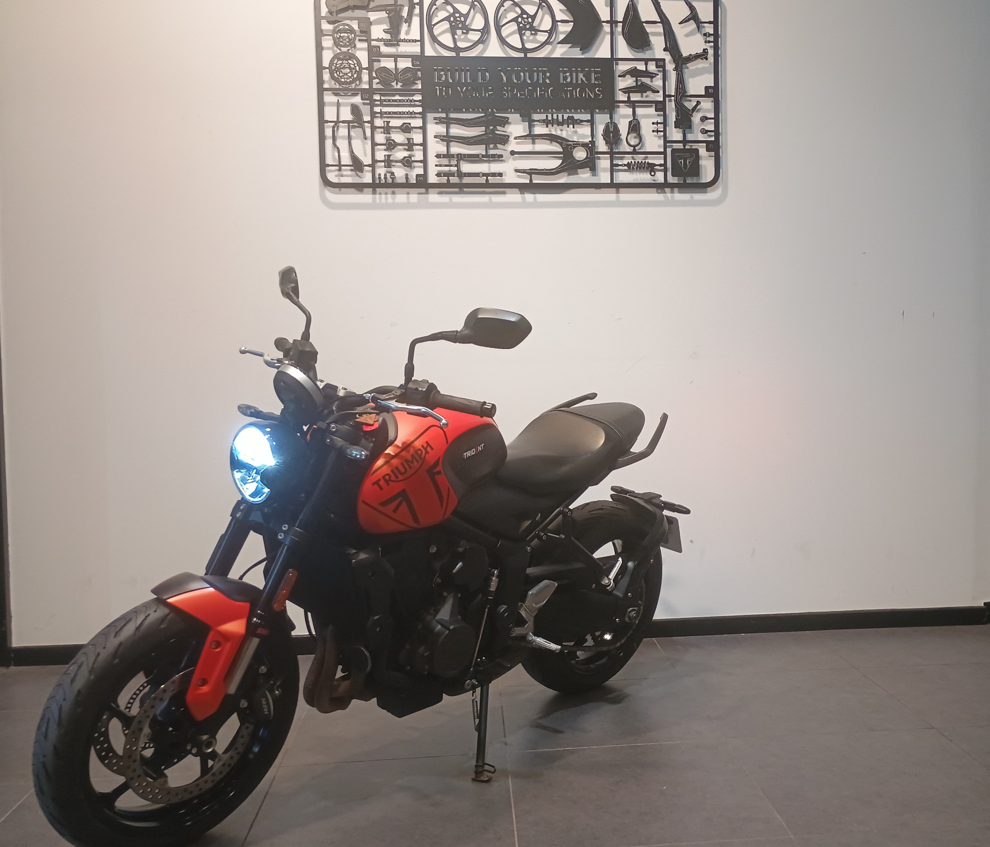 TRIUMPH TRIDENT 660