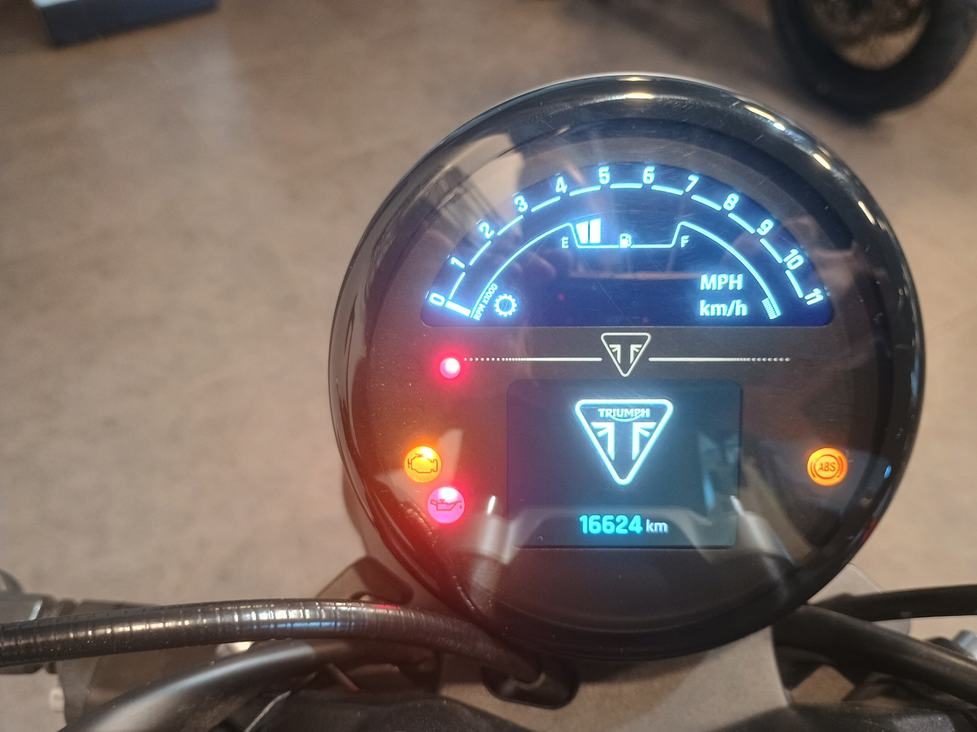 TRIUMPH TRIDENT 660