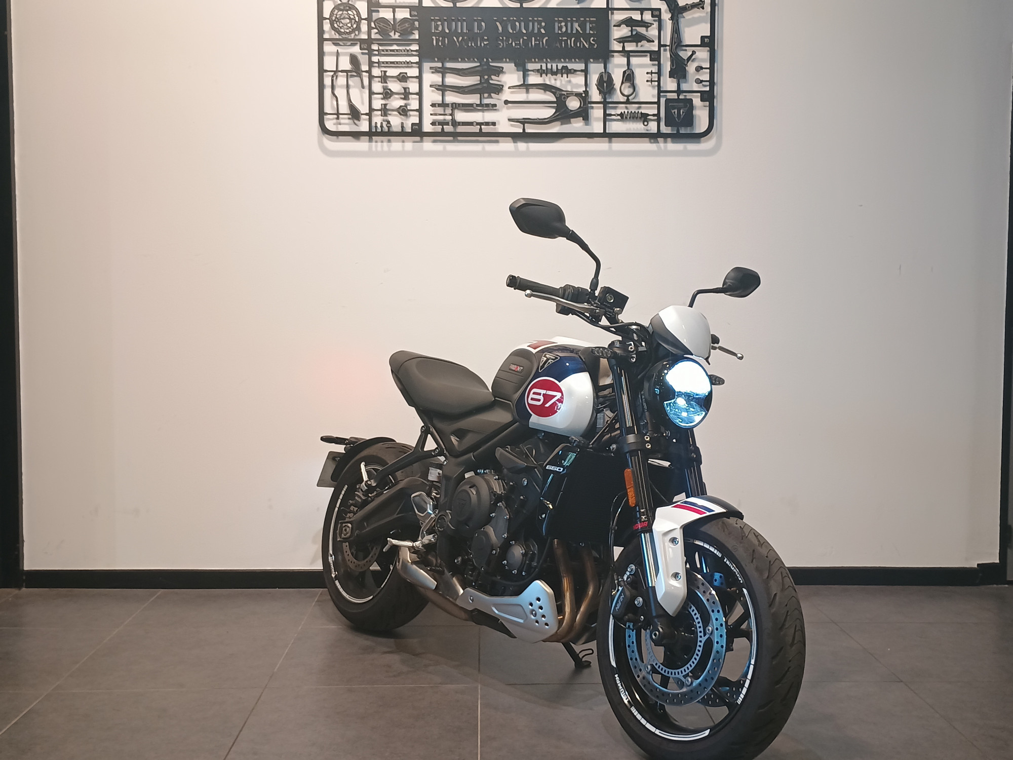 TRIUMPH TRIDENT 660