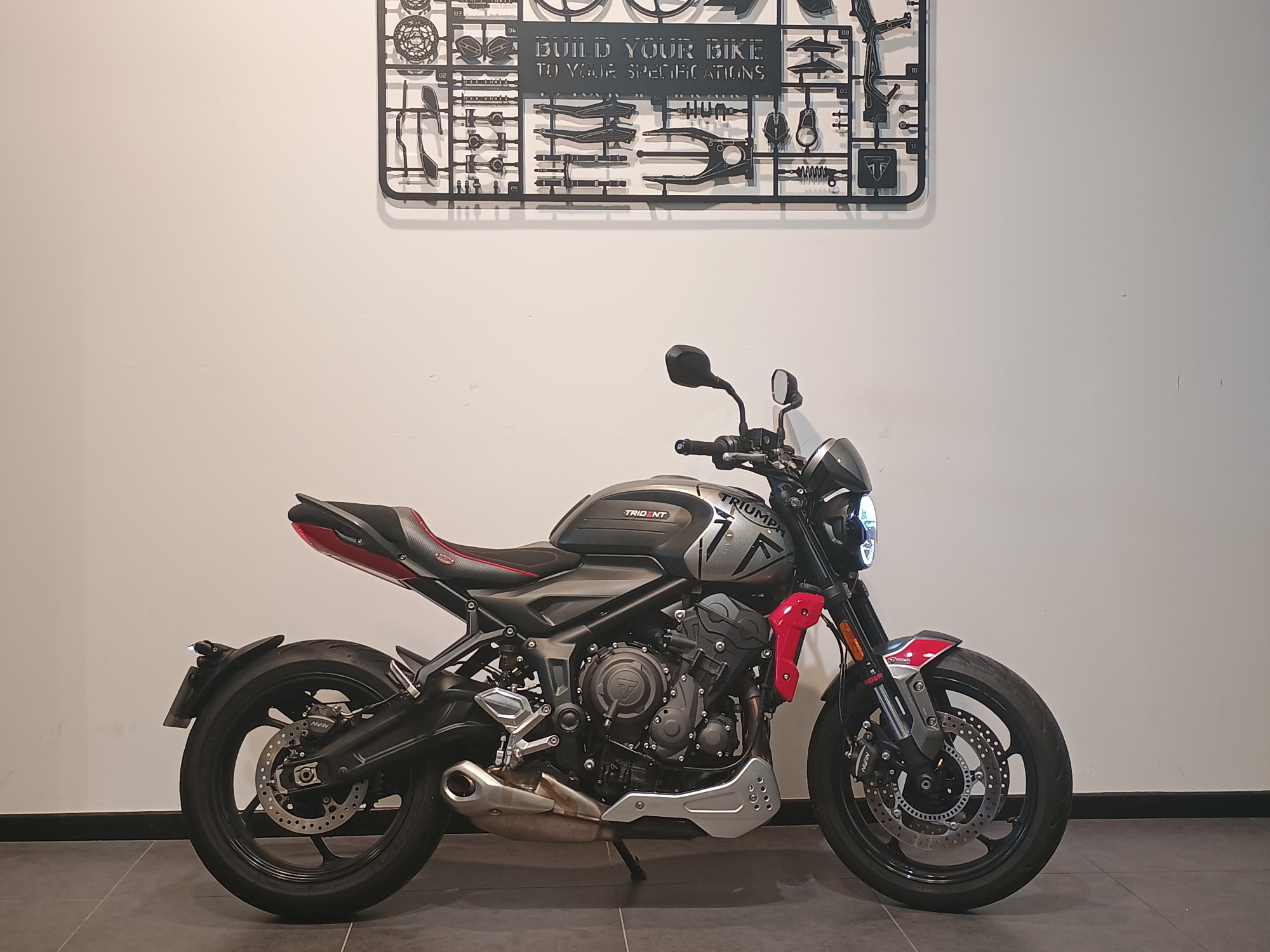 TRIUMPH TRIDENT 660