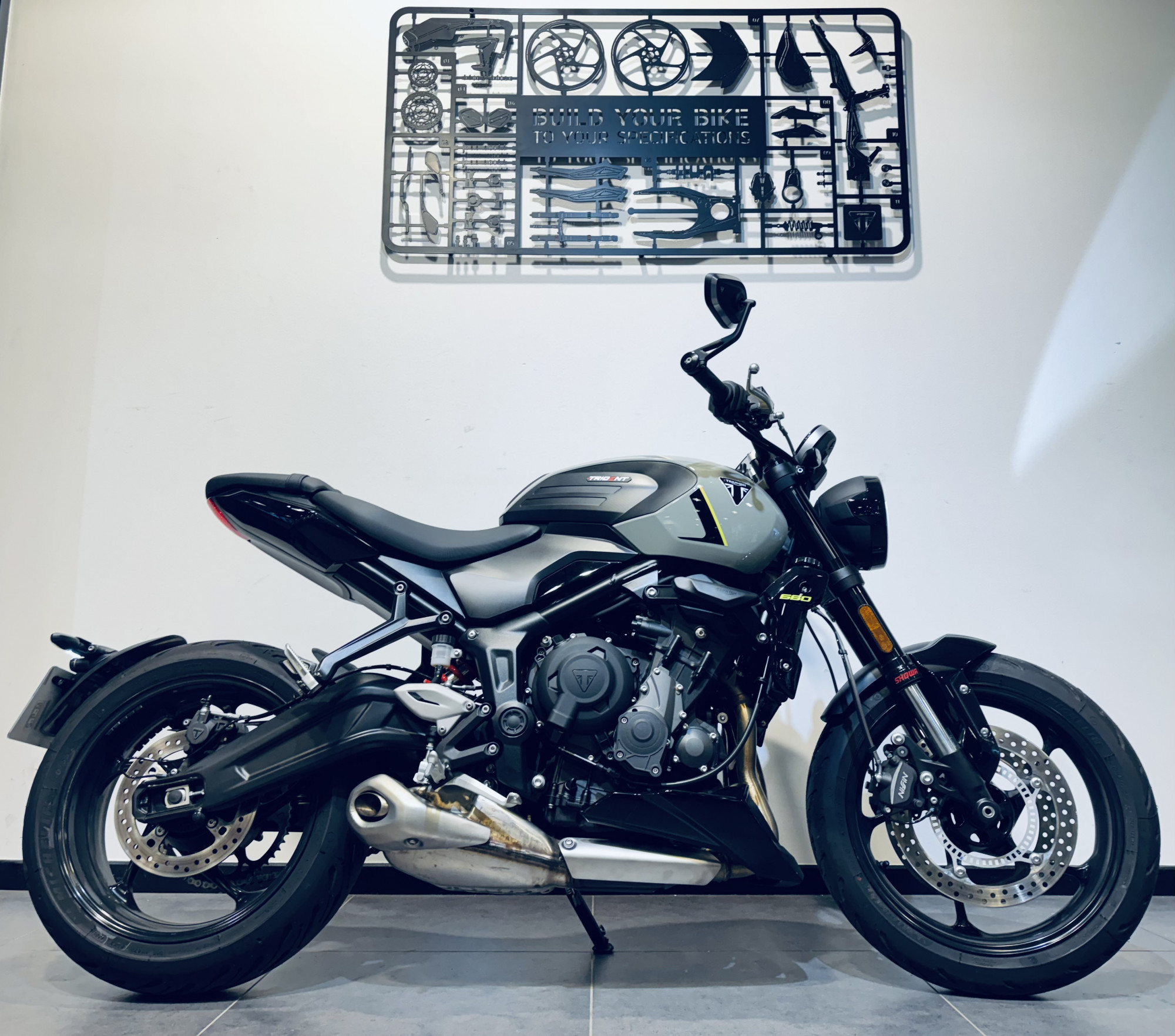 TRIUMPH TRIDENT 660