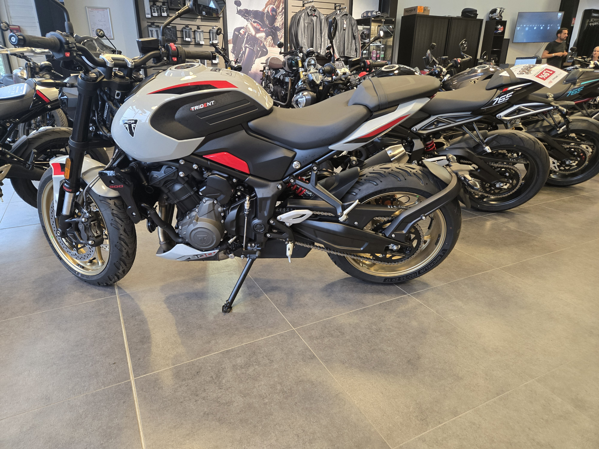 TRIUMPH TRIDENT 800
