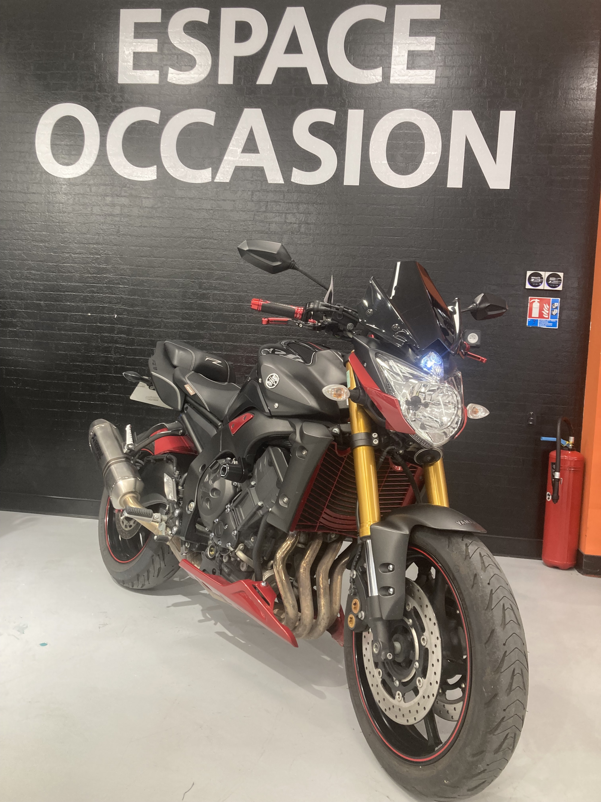 YAMAHA FZ8 R